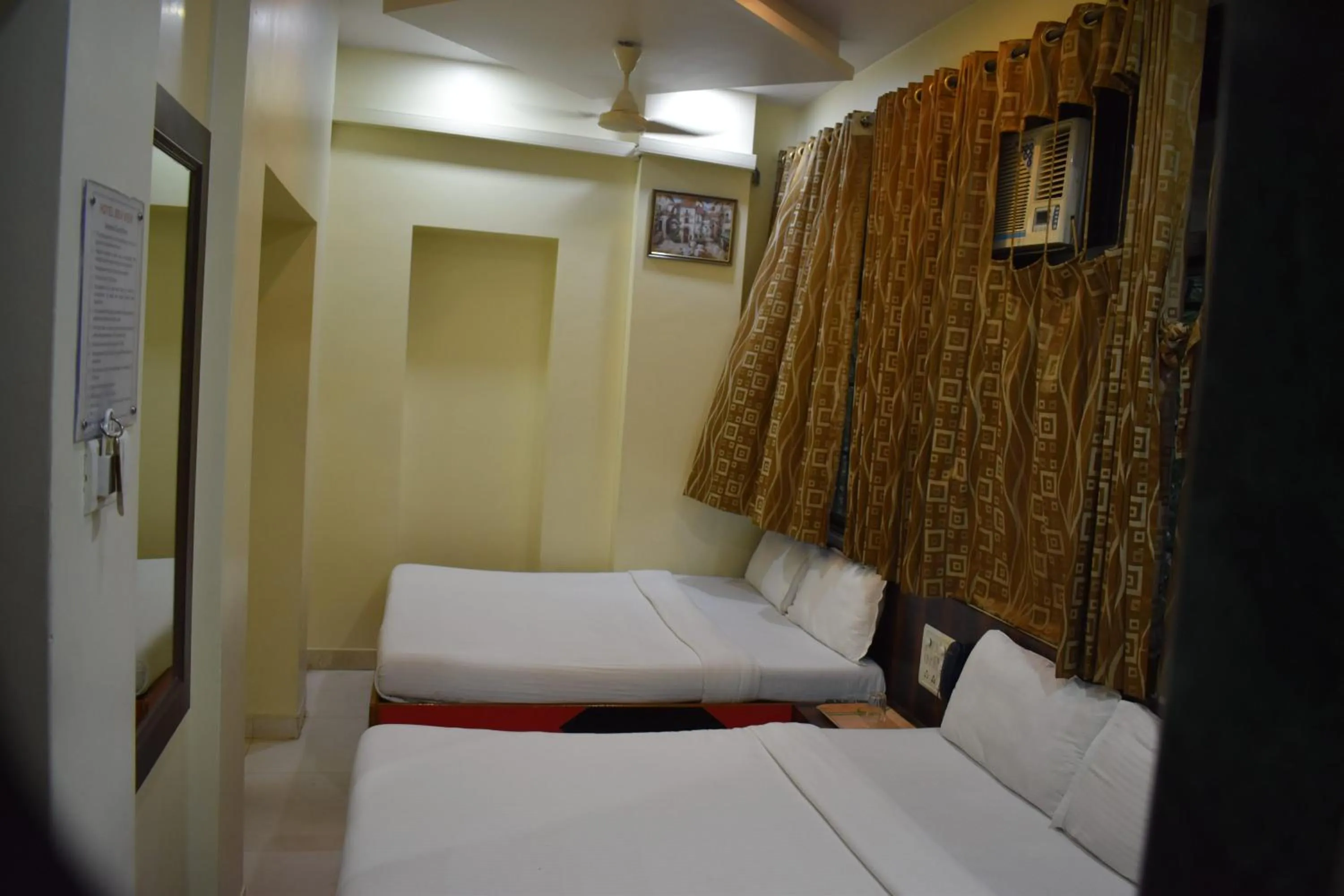 Bed in Hotel Sea View - Near Taj Hotel