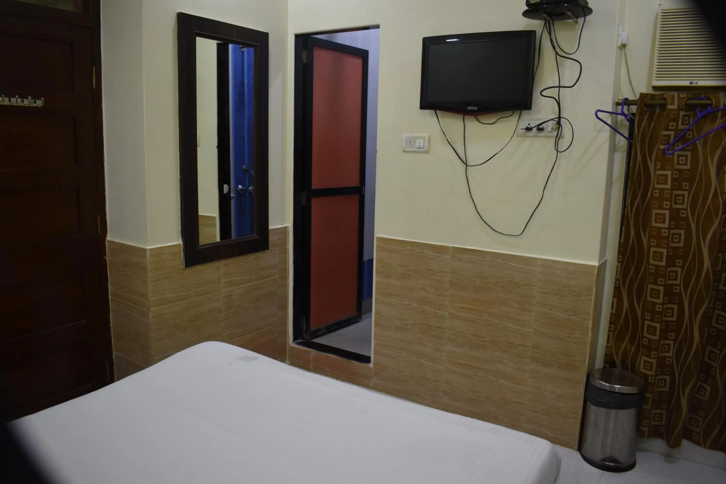 Bed in Hotel Sea View - Near Taj Hotel