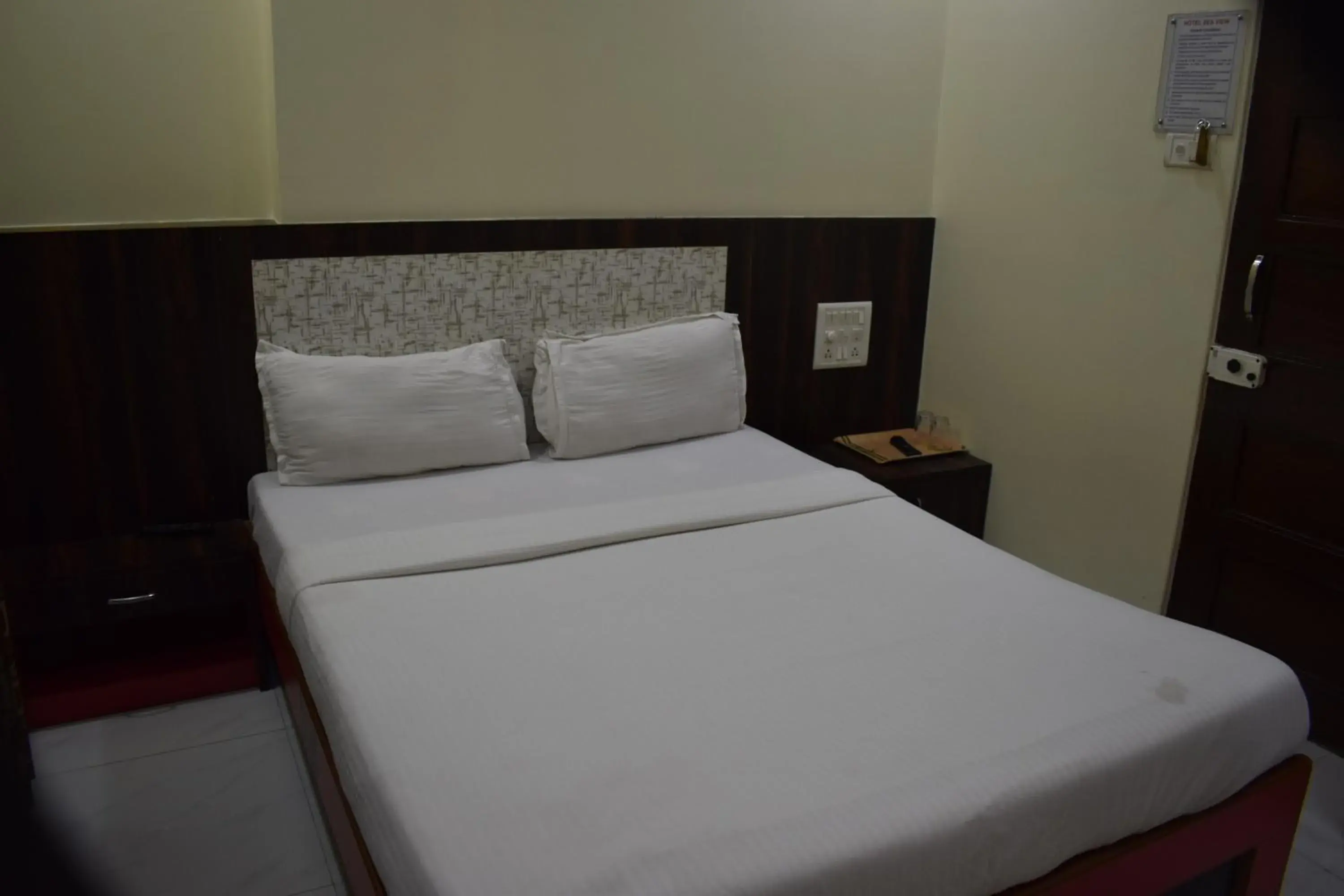 Standard Double Room in Hotel Sea View - Near Taj Hotel Standard Double Room in Hotel Sea View - Near Taj Hotel