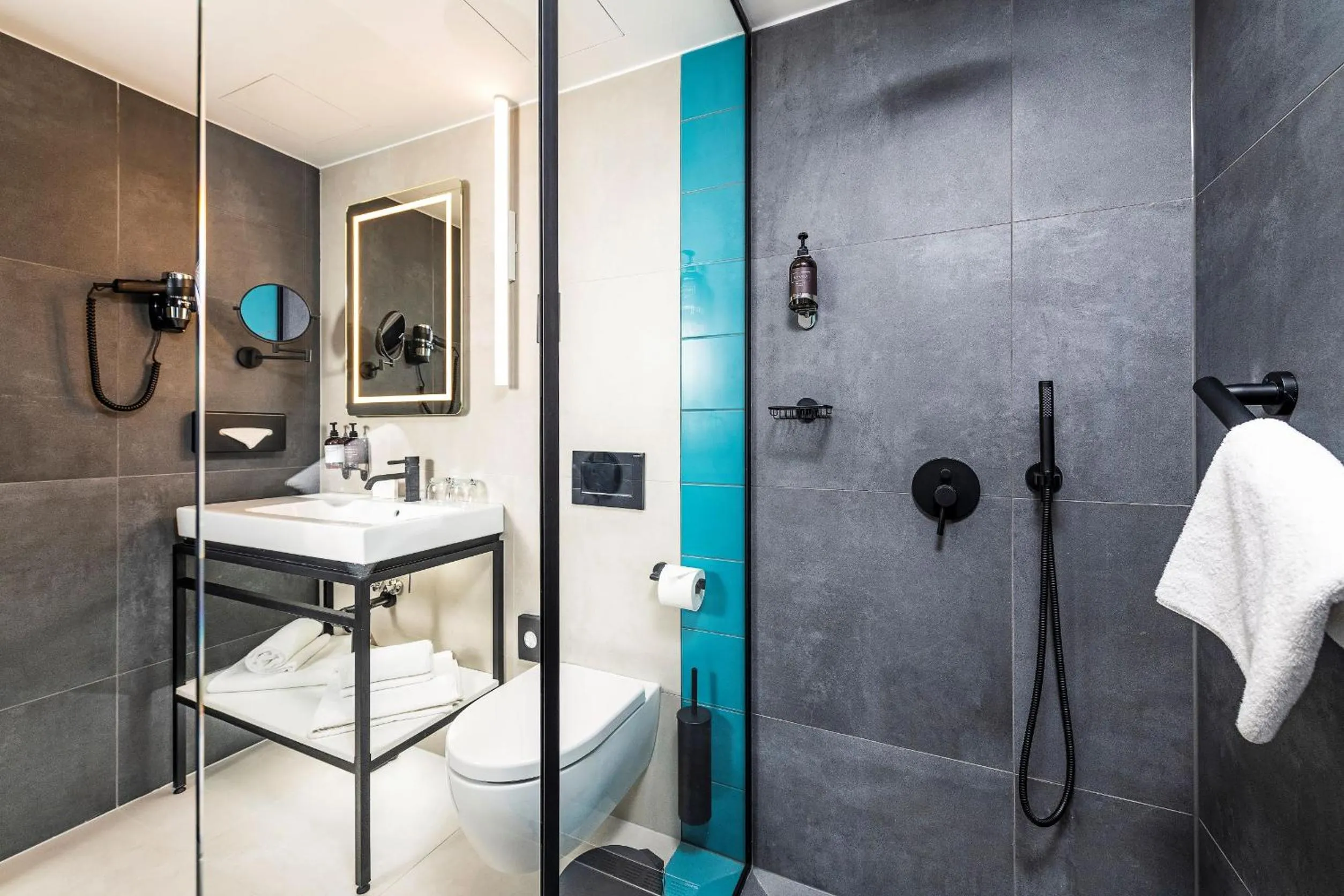 Shower in Three Corners Downtown Hotel