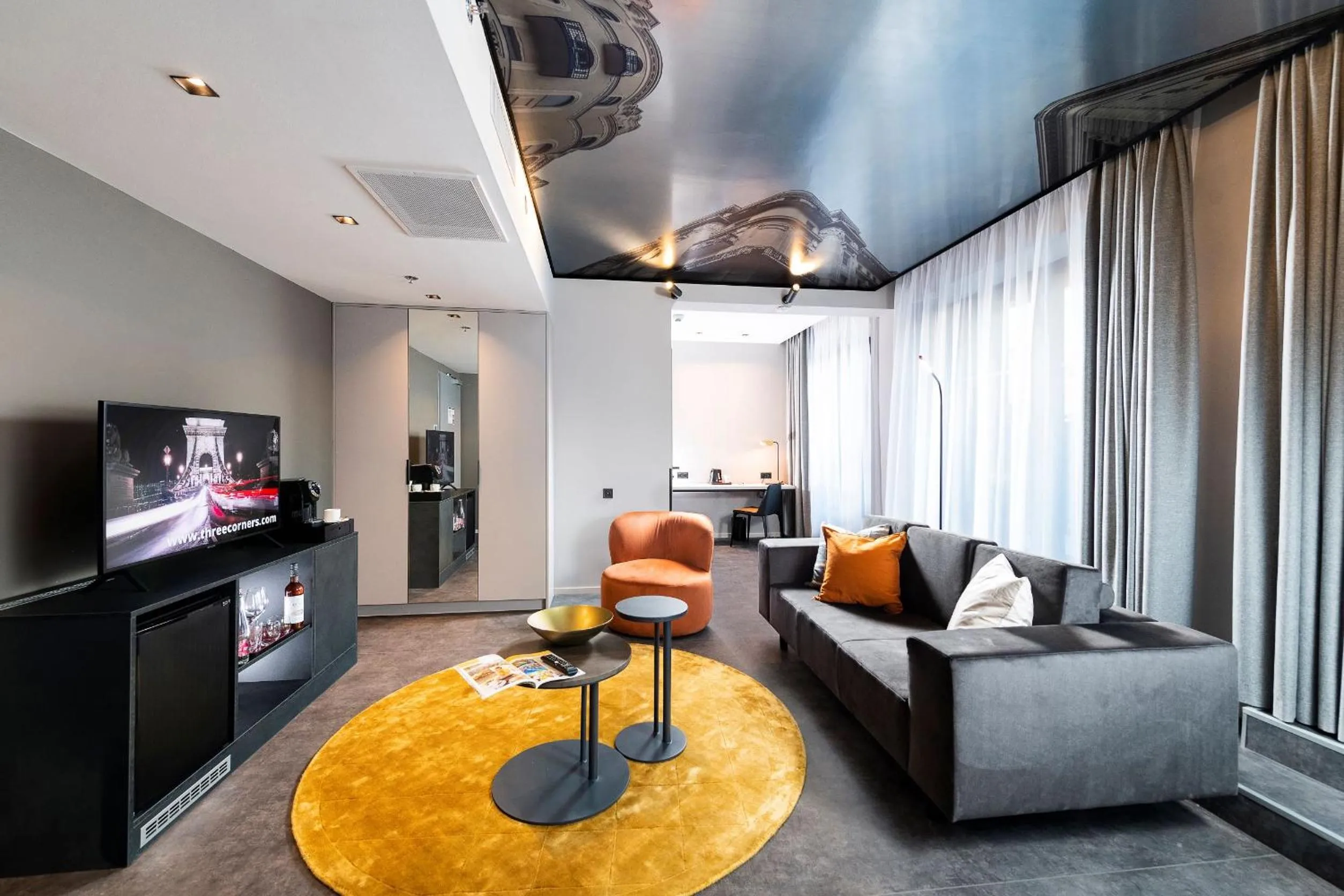 TV and multimedia in Three Corners Downtown Hotel