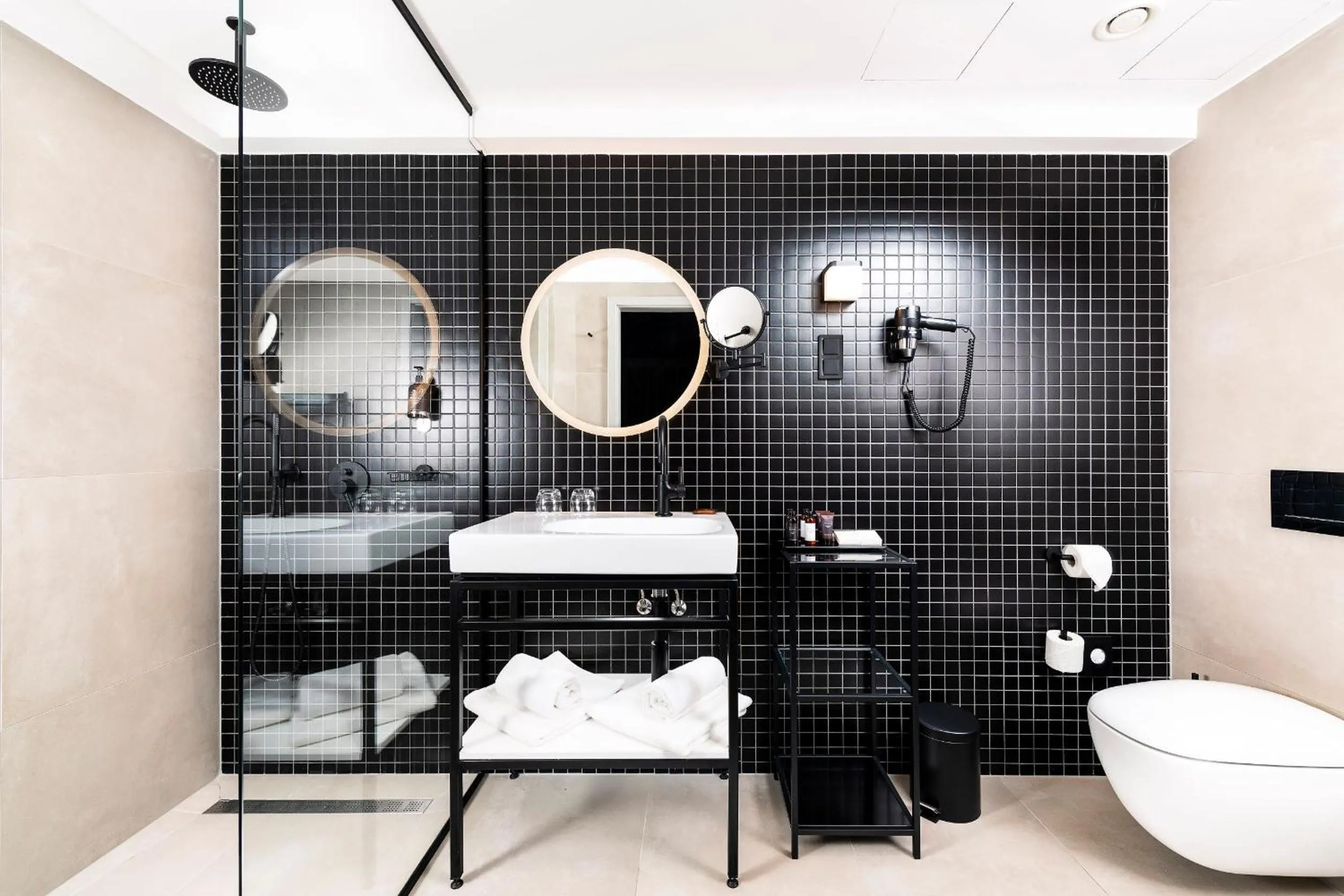 Shower in Three Corners Downtown Hotel