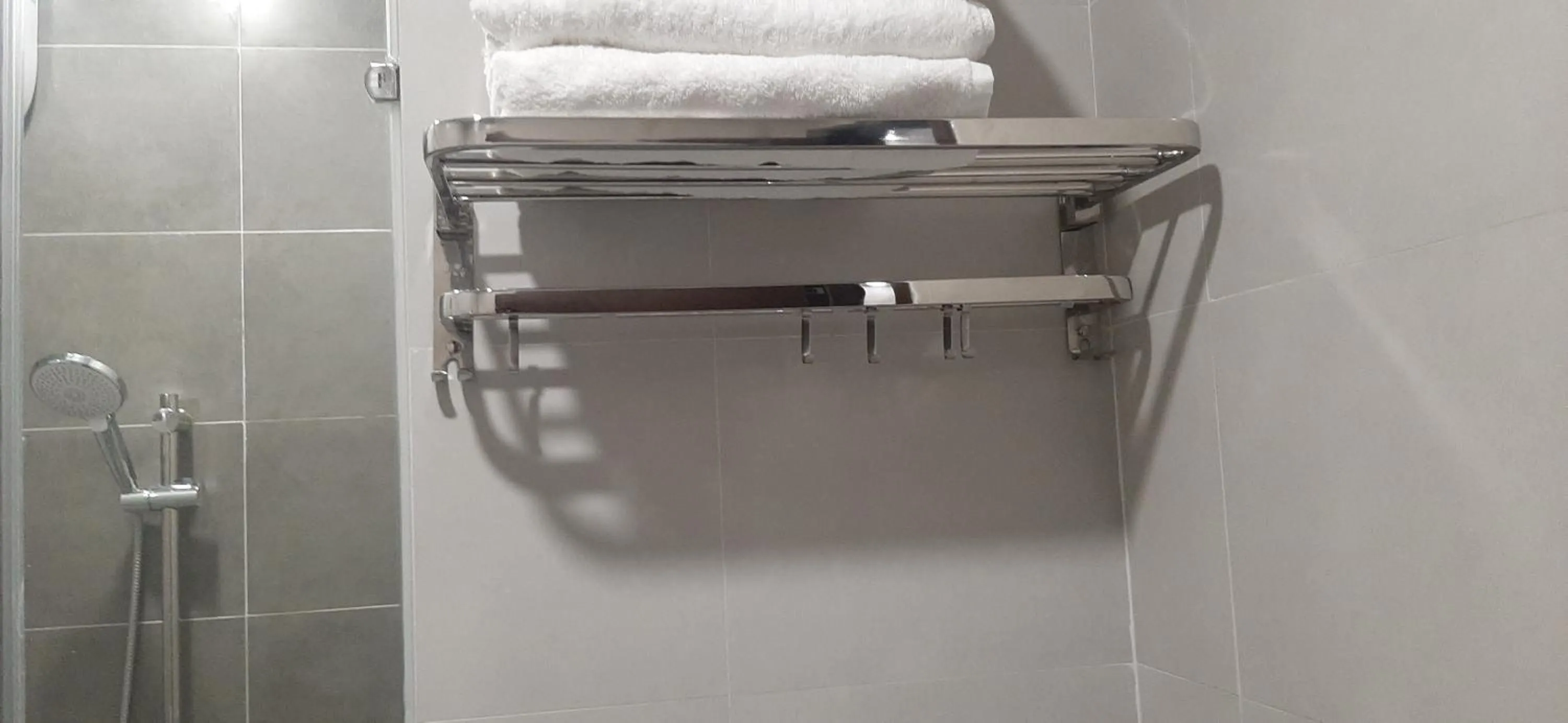 Bathroom in OYO 1161 Puchin Hotel And Apartment