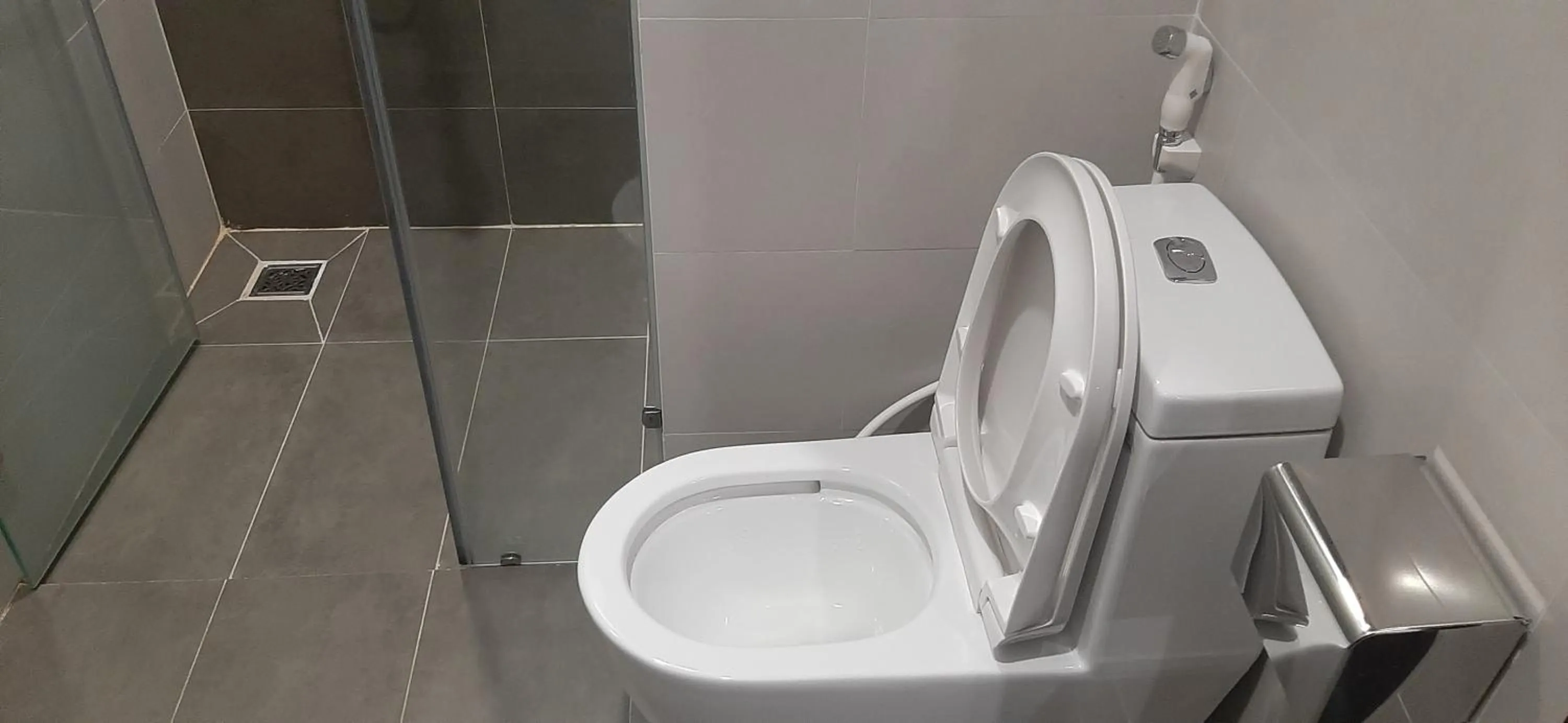 Bathroom in OYO 1161 Puchin Hotel And Apartment