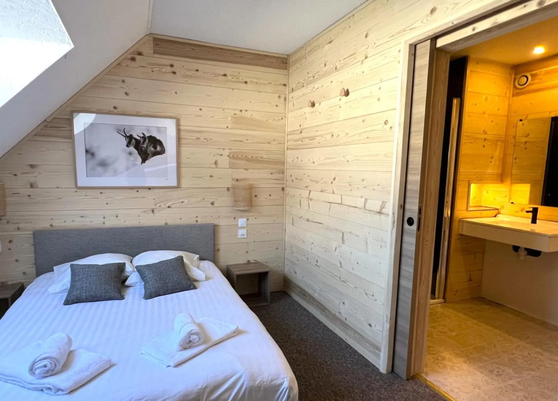 Bed in Le Balcon des Ecrins