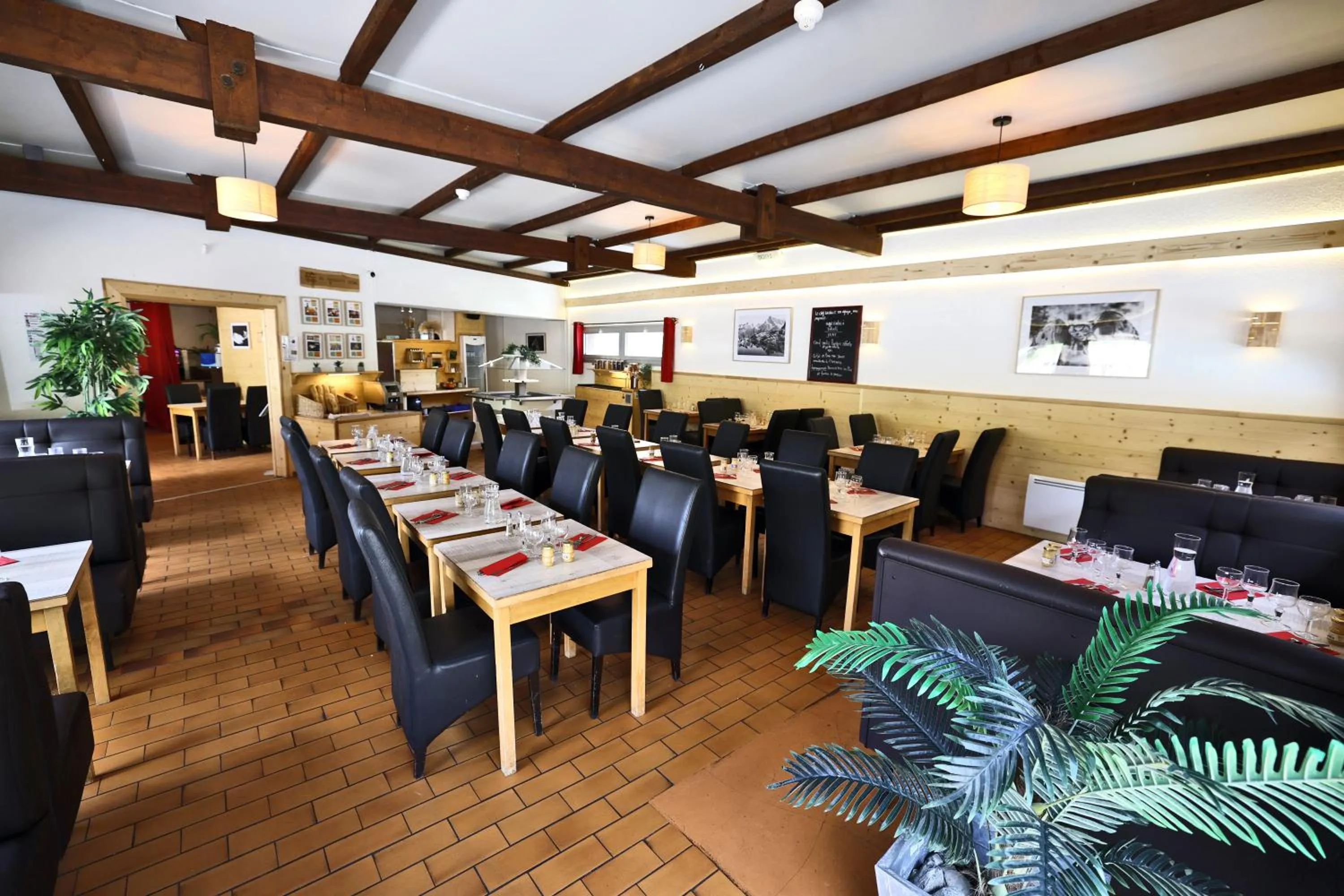 Restaurant/places to eat in Le Balcon des Ecrins