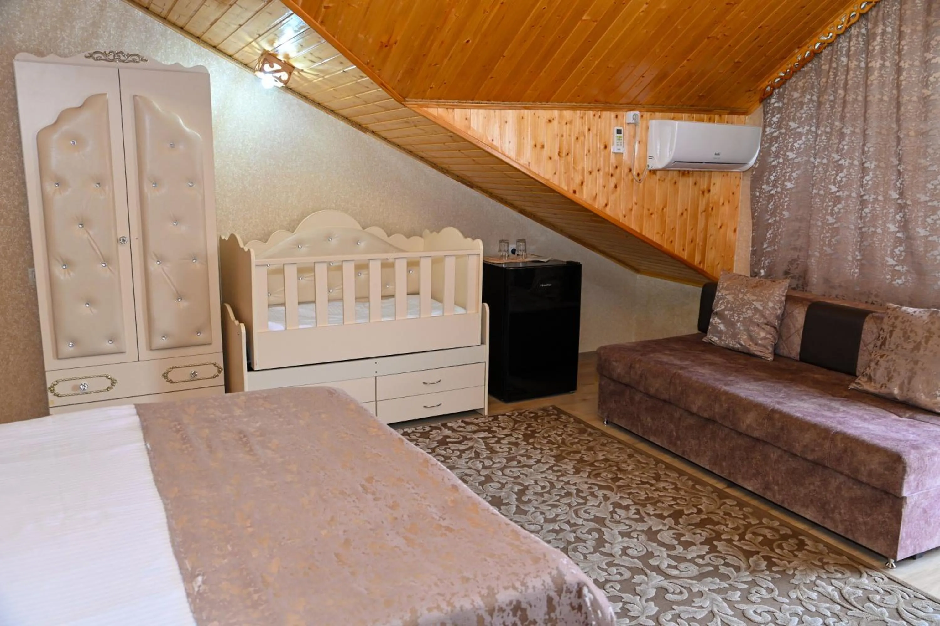 Bed in Har-Mar Hotel