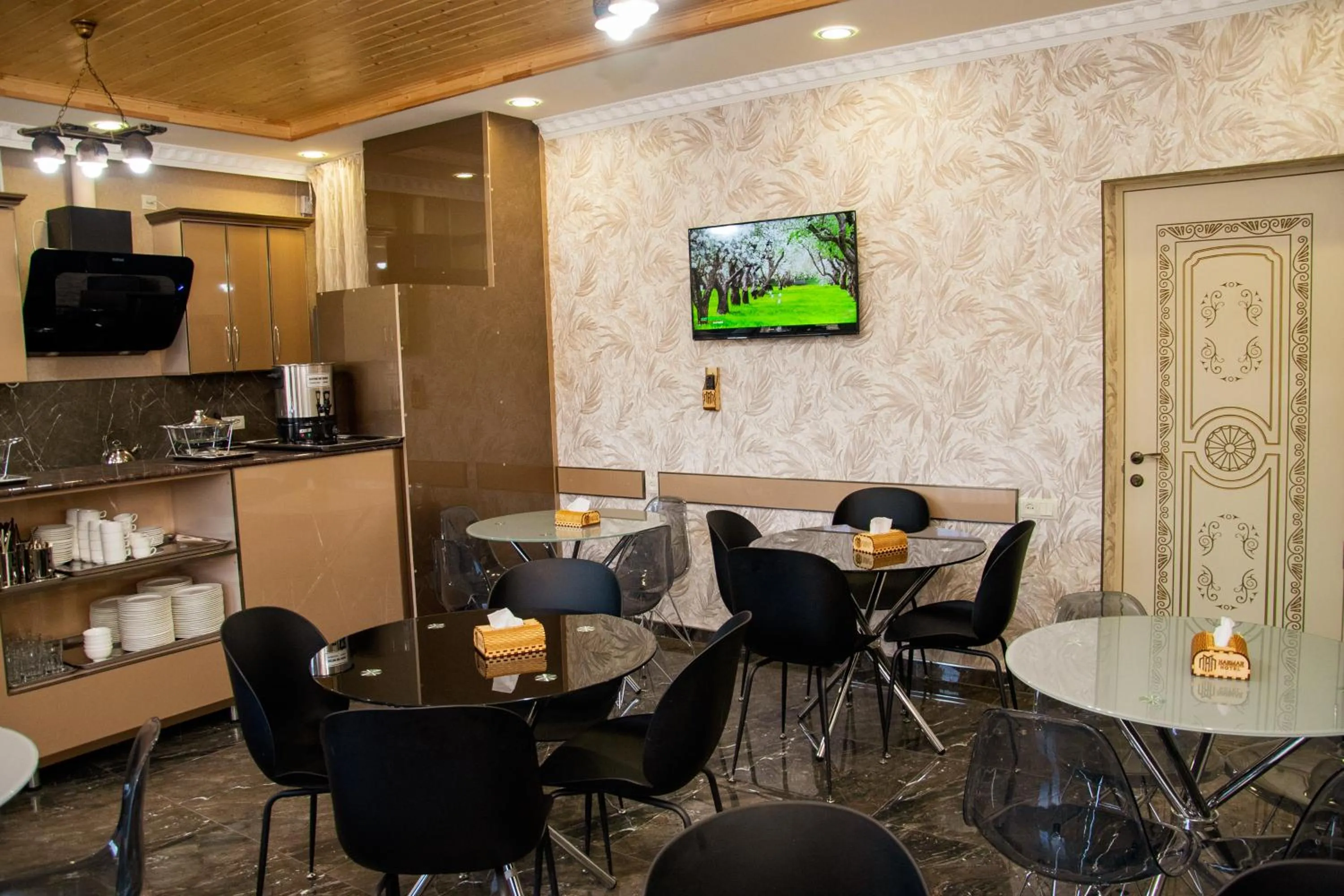 Restaurant/places to eat in Har-Mar Hotel