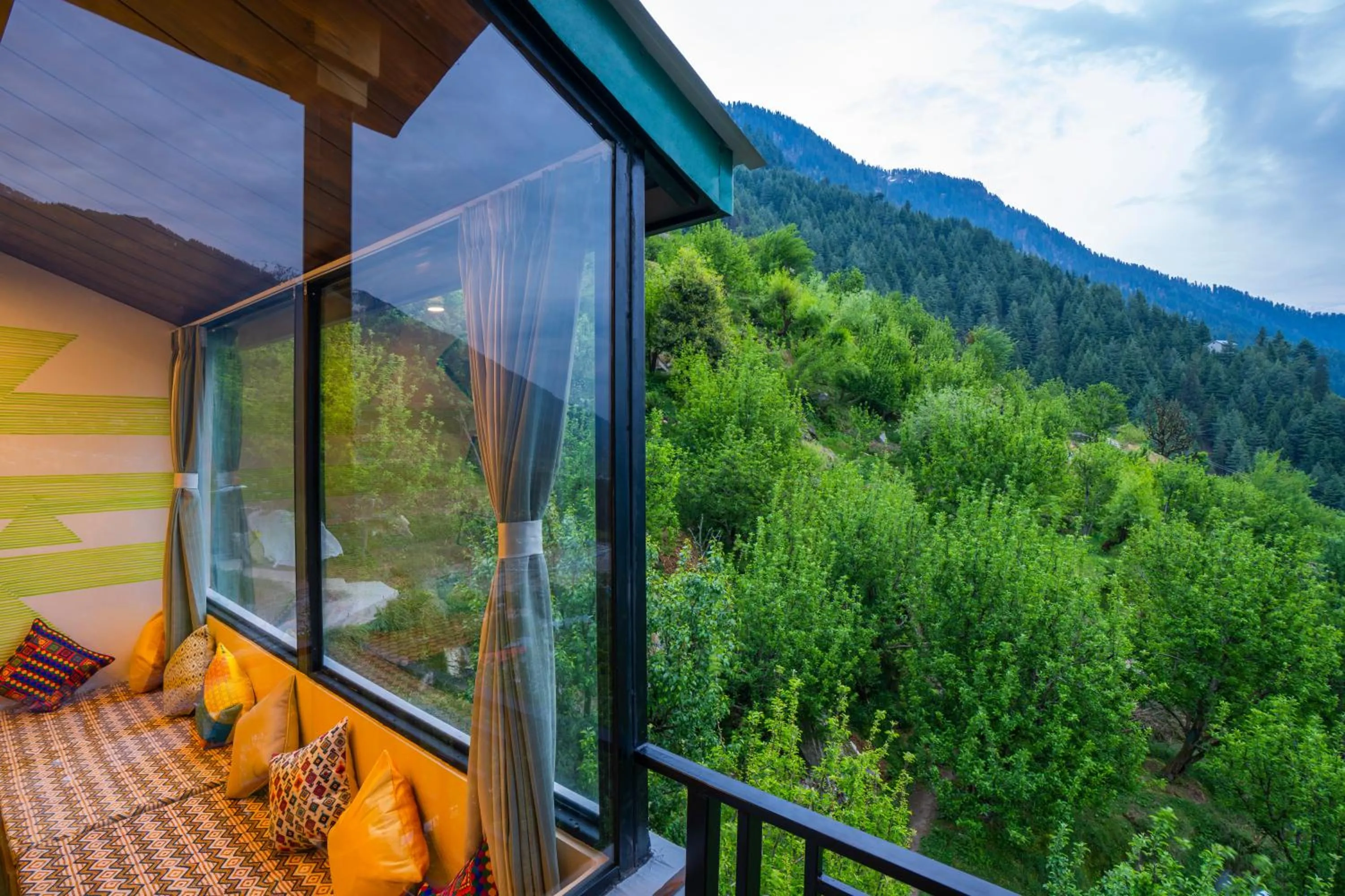 Day in Zostel Manali, Vashisht