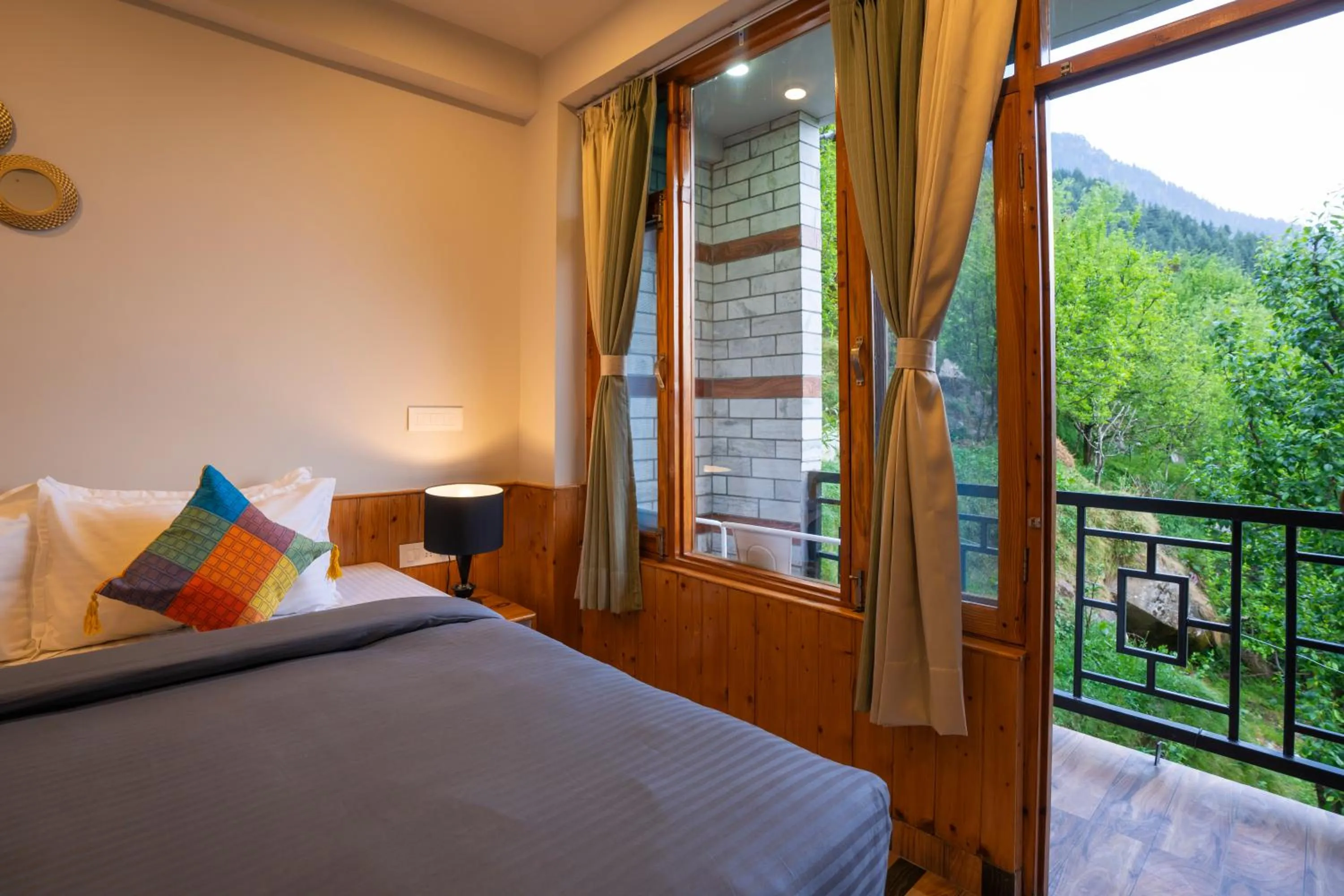 Balcony/Terrace, Bed in Zostel Manali, Vashisht