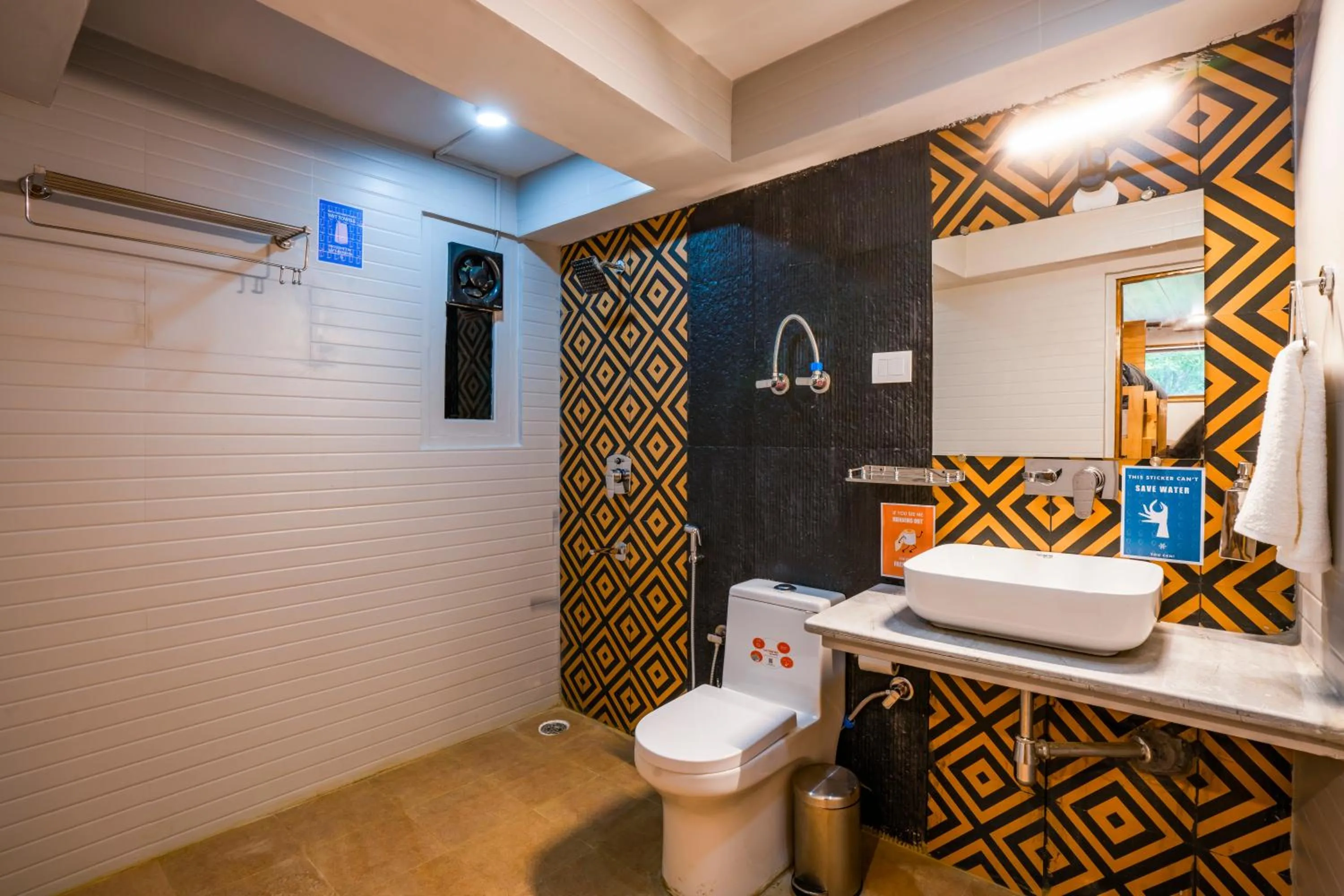 Toilet in Zostel Manali, Vashisht