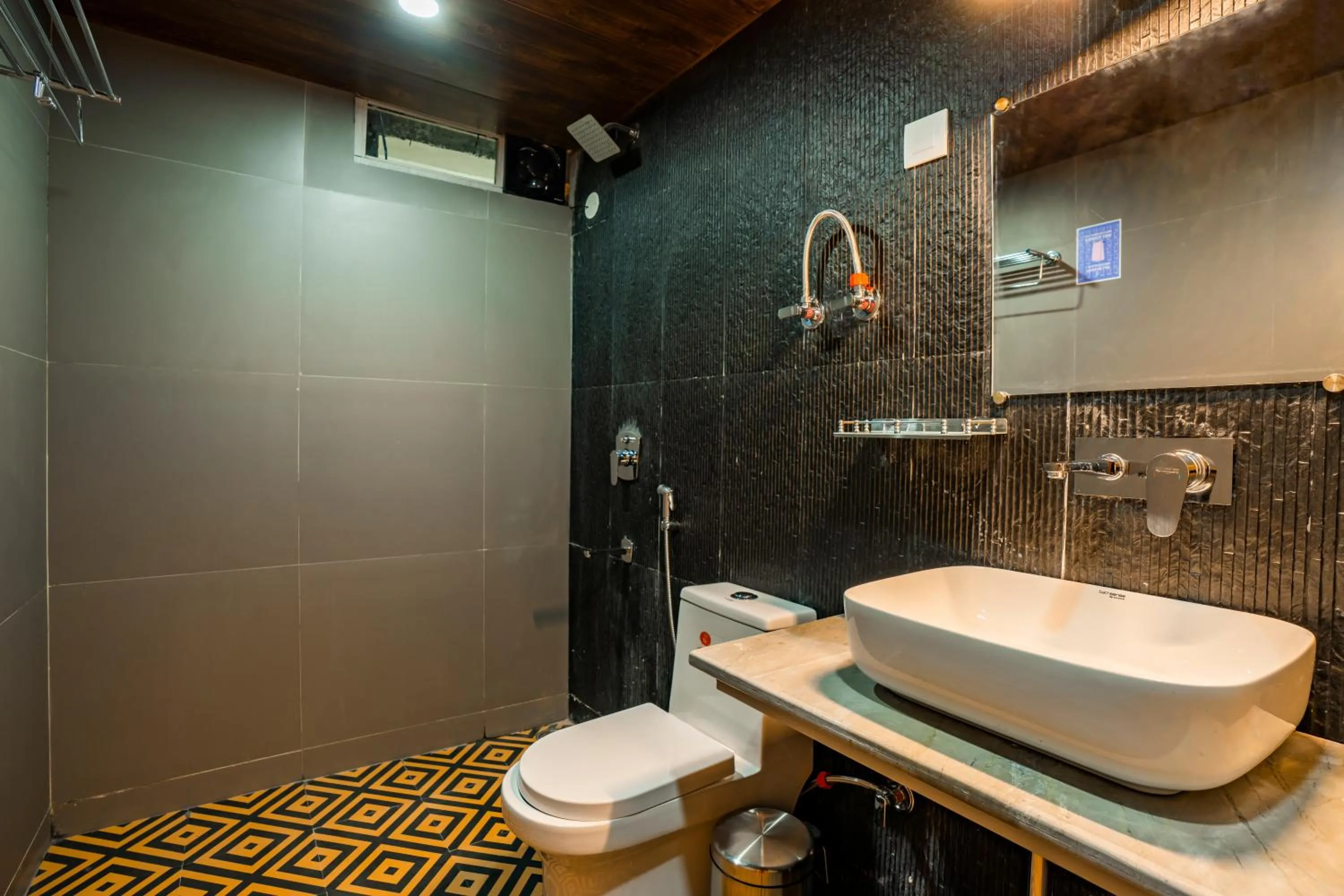 Bathroom in Zostel Manali, Vashisht