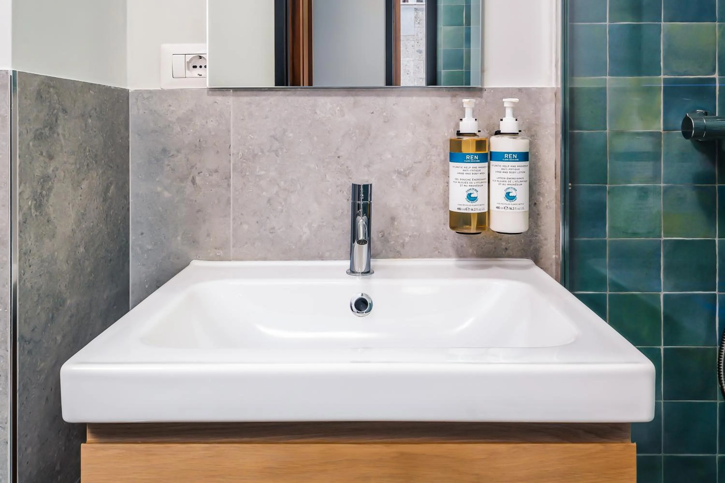 Bathroom in Milan Adore