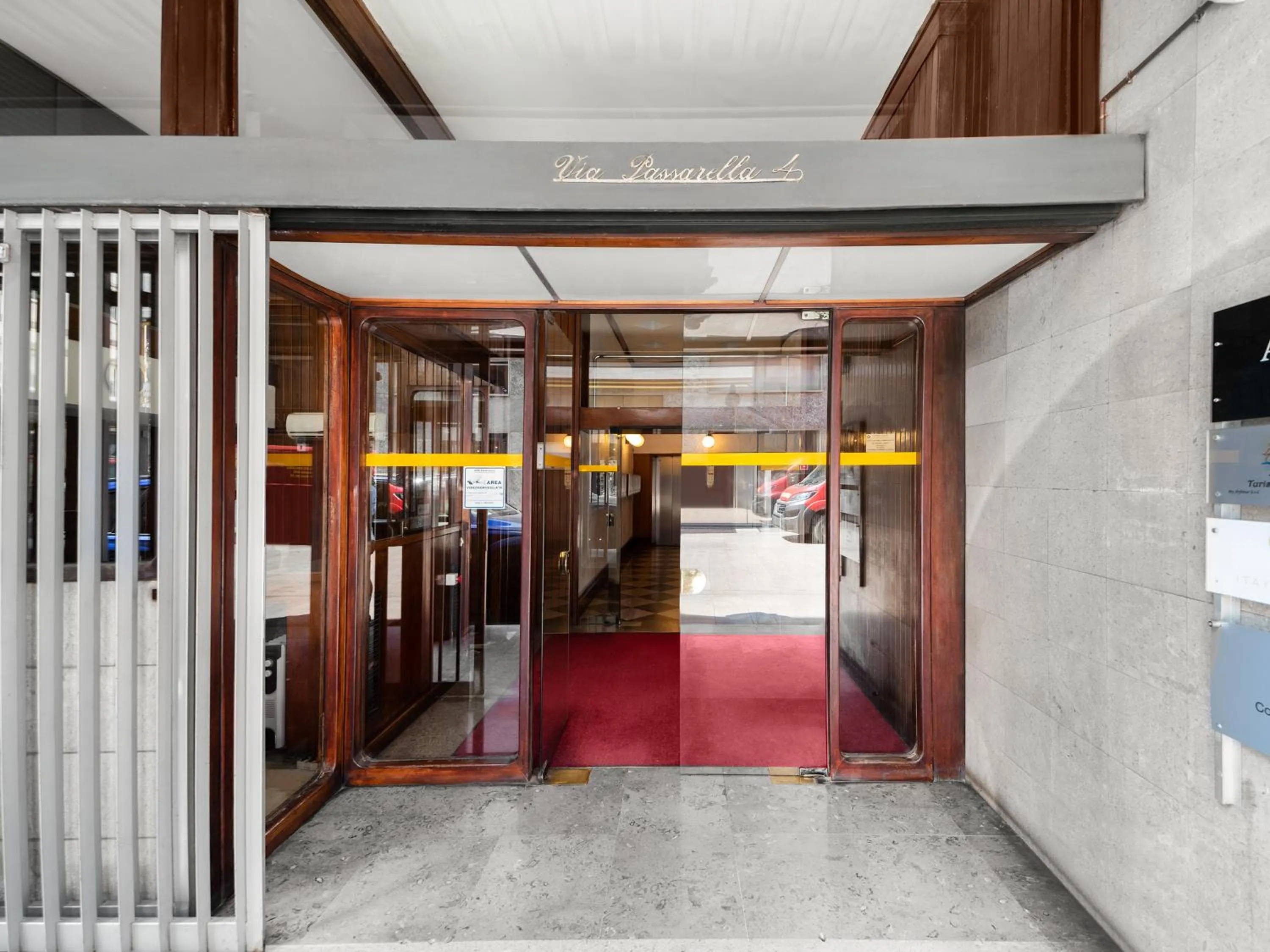 Facade/entrance in Milan Adore