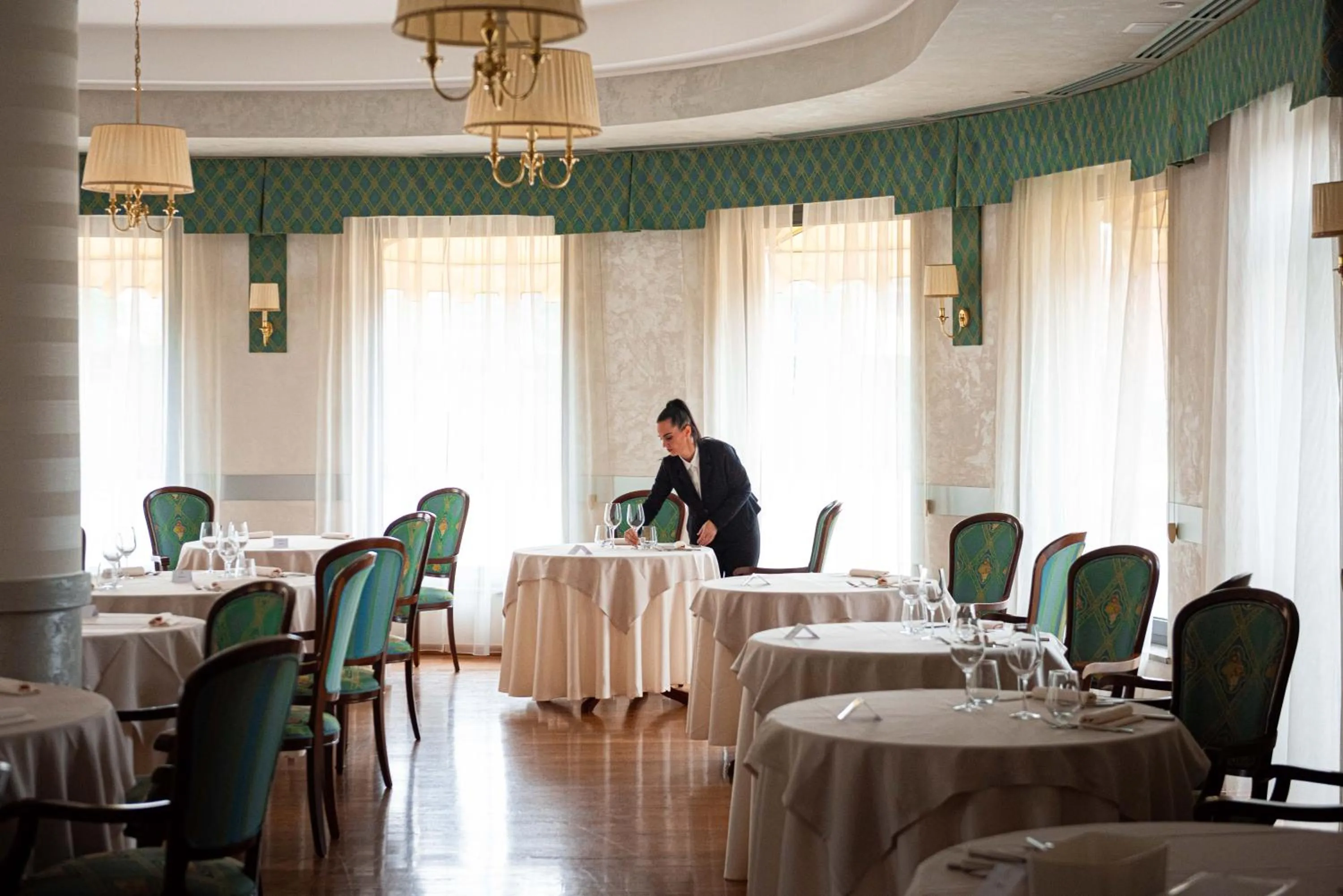 Restaurant/places to eat in Phi Hotel Cavalieri