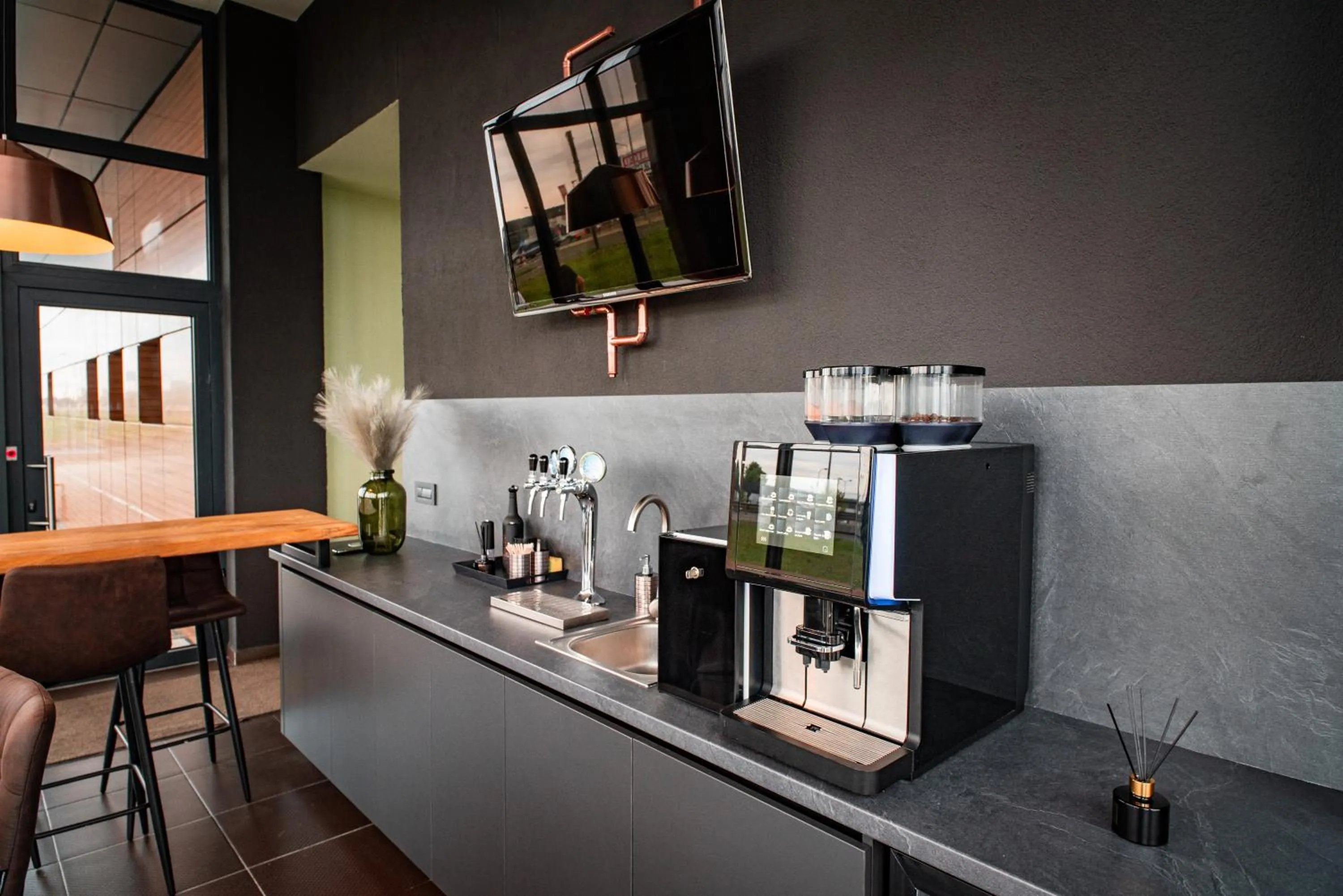 Coffee/tea facilities in Mustang Boutique Rooms