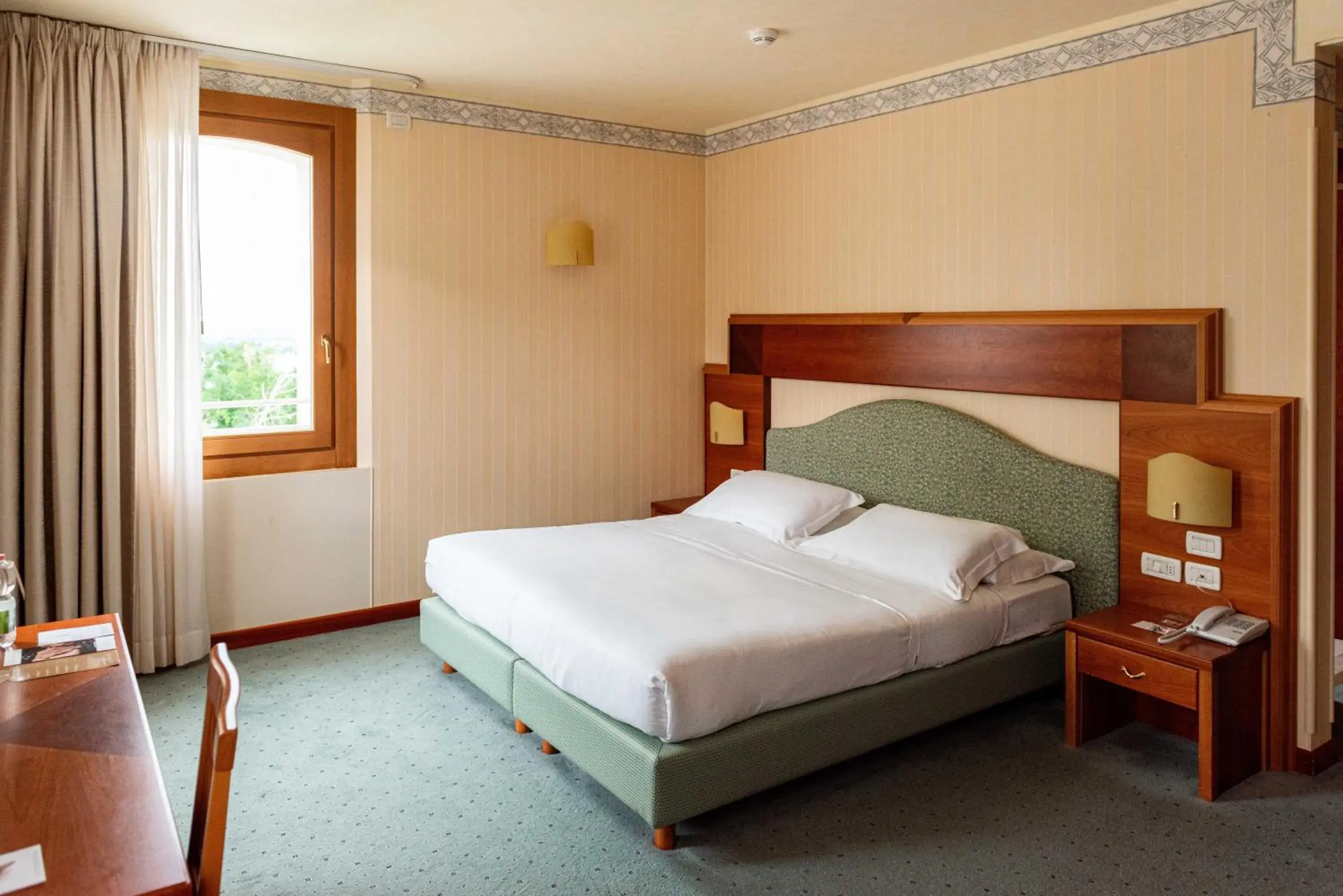 Superior Room in Phi Hotel Astoria Superior Room in Phi Hotel Astoria