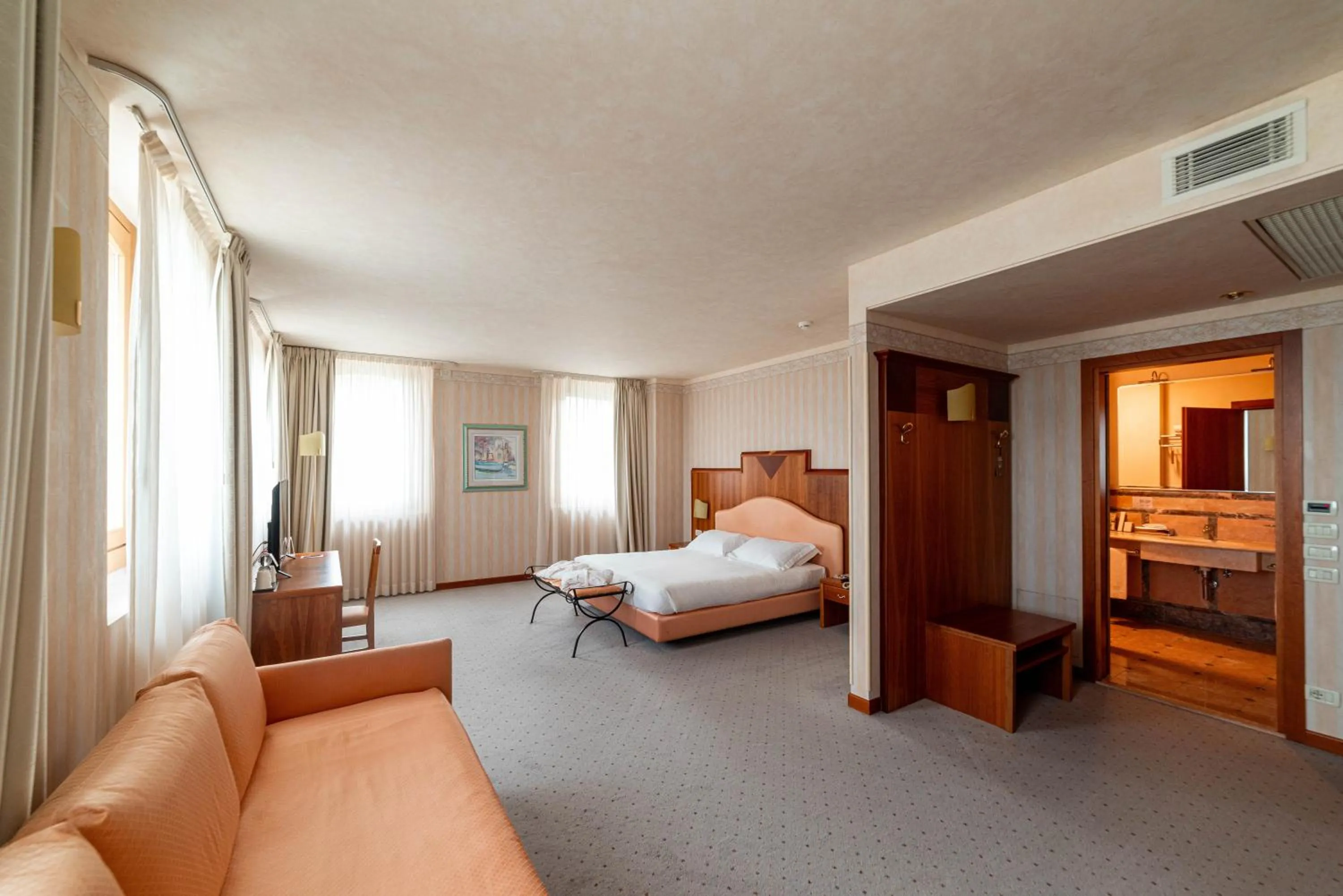 Bed in Phi Hotel Astoria