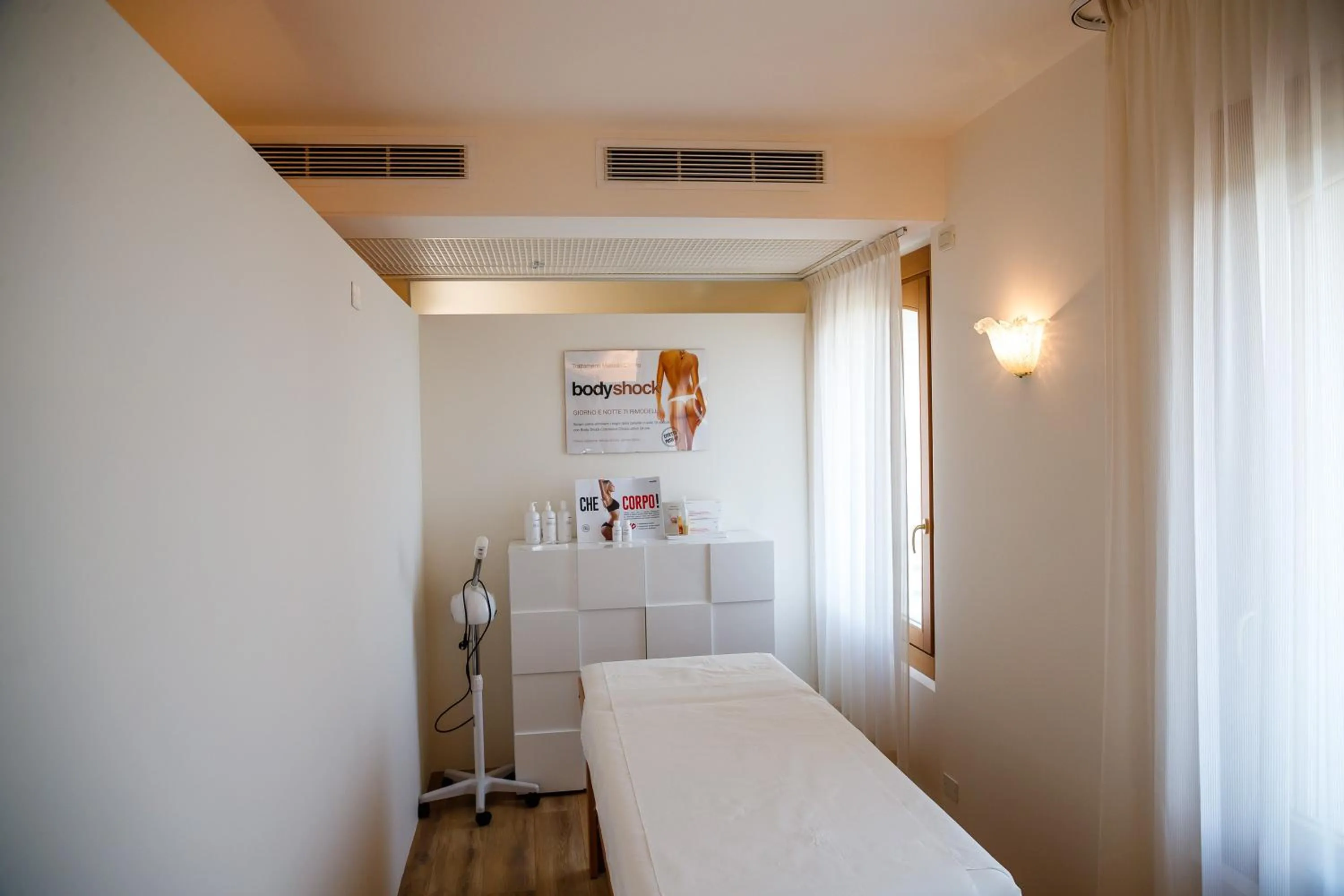 Spa and wellness centre/facilities, Bed in Phi Hotel Astoria