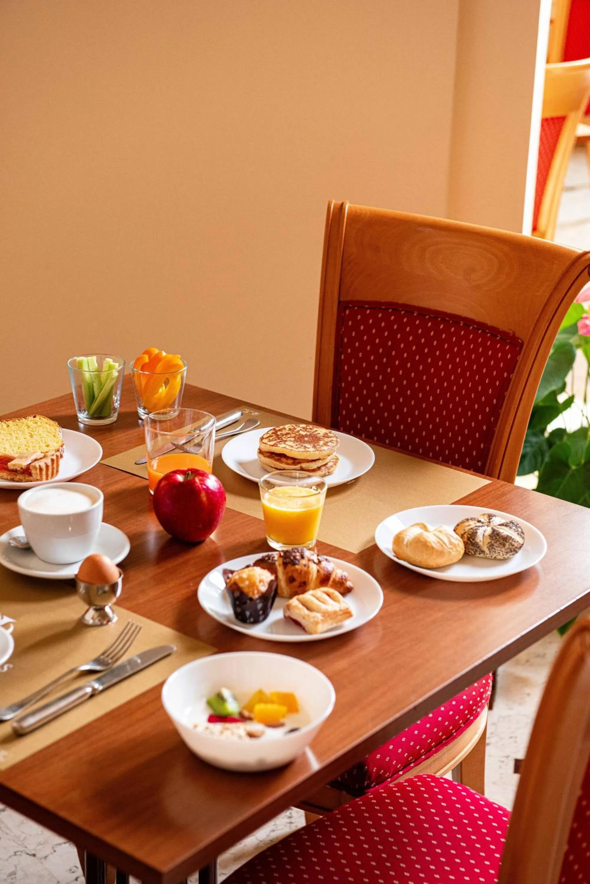 Breakfast in Phi Hotel Astoria