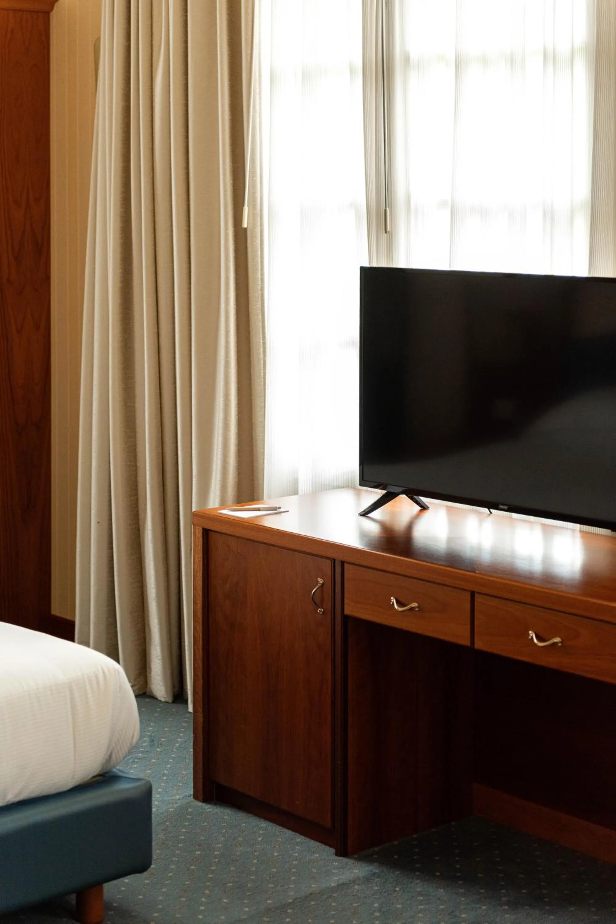TV and multimedia, Bed in Phi Hotel Astoria