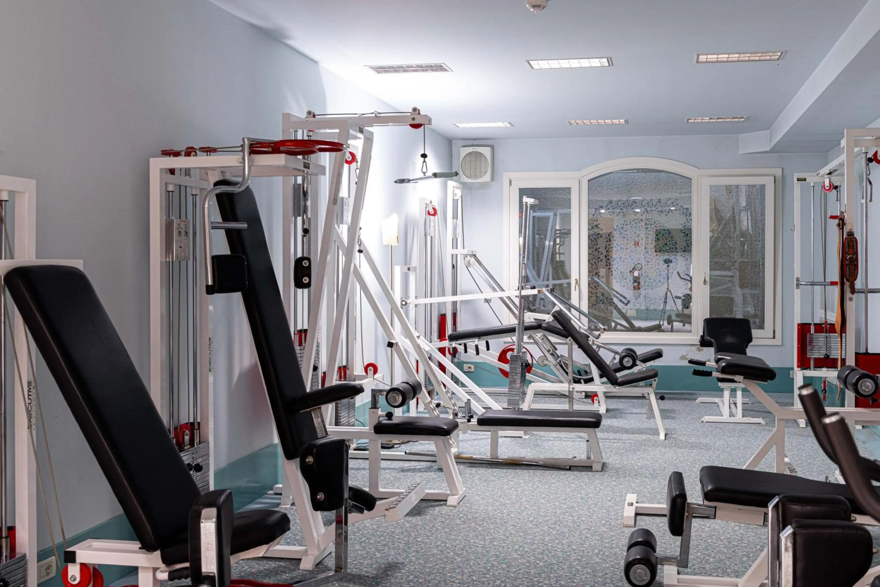 Fitness centre/facilities in Phi Hotel Astoria