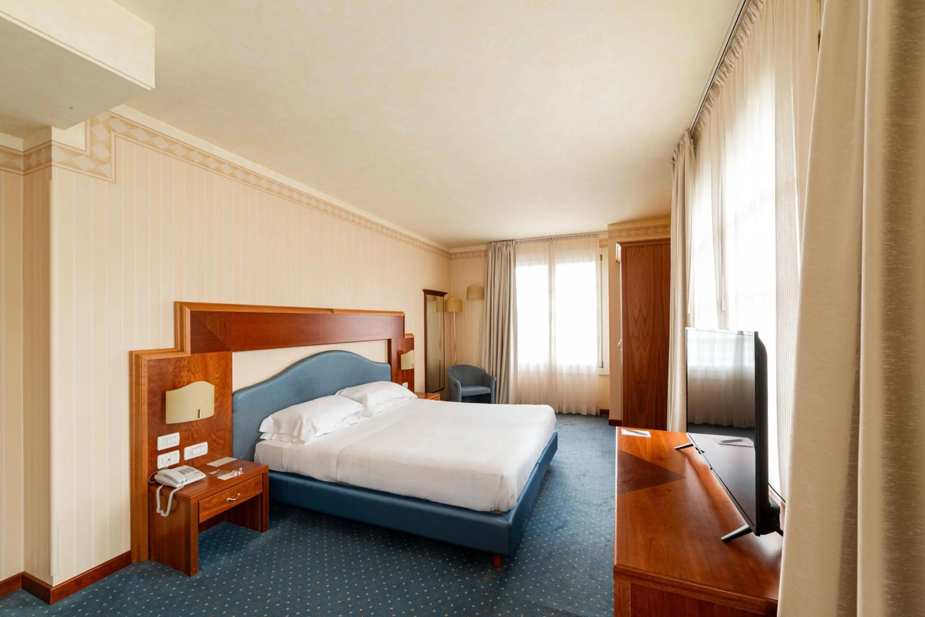 Bed in Phi Hotel Astoria