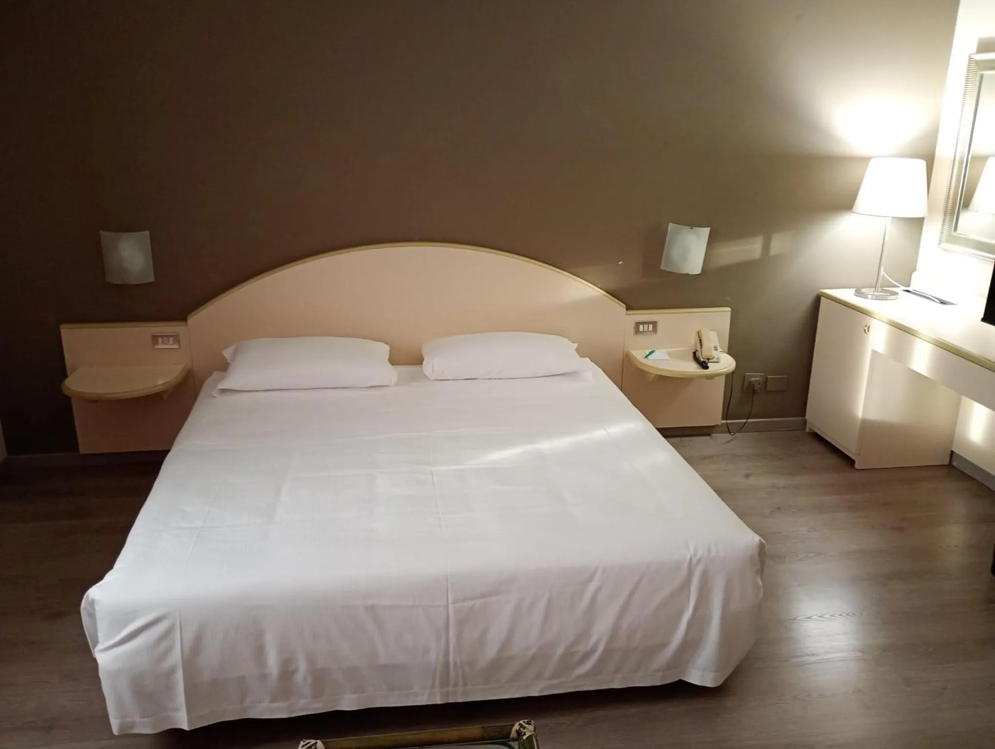 Bed in Hotel Des Alpes