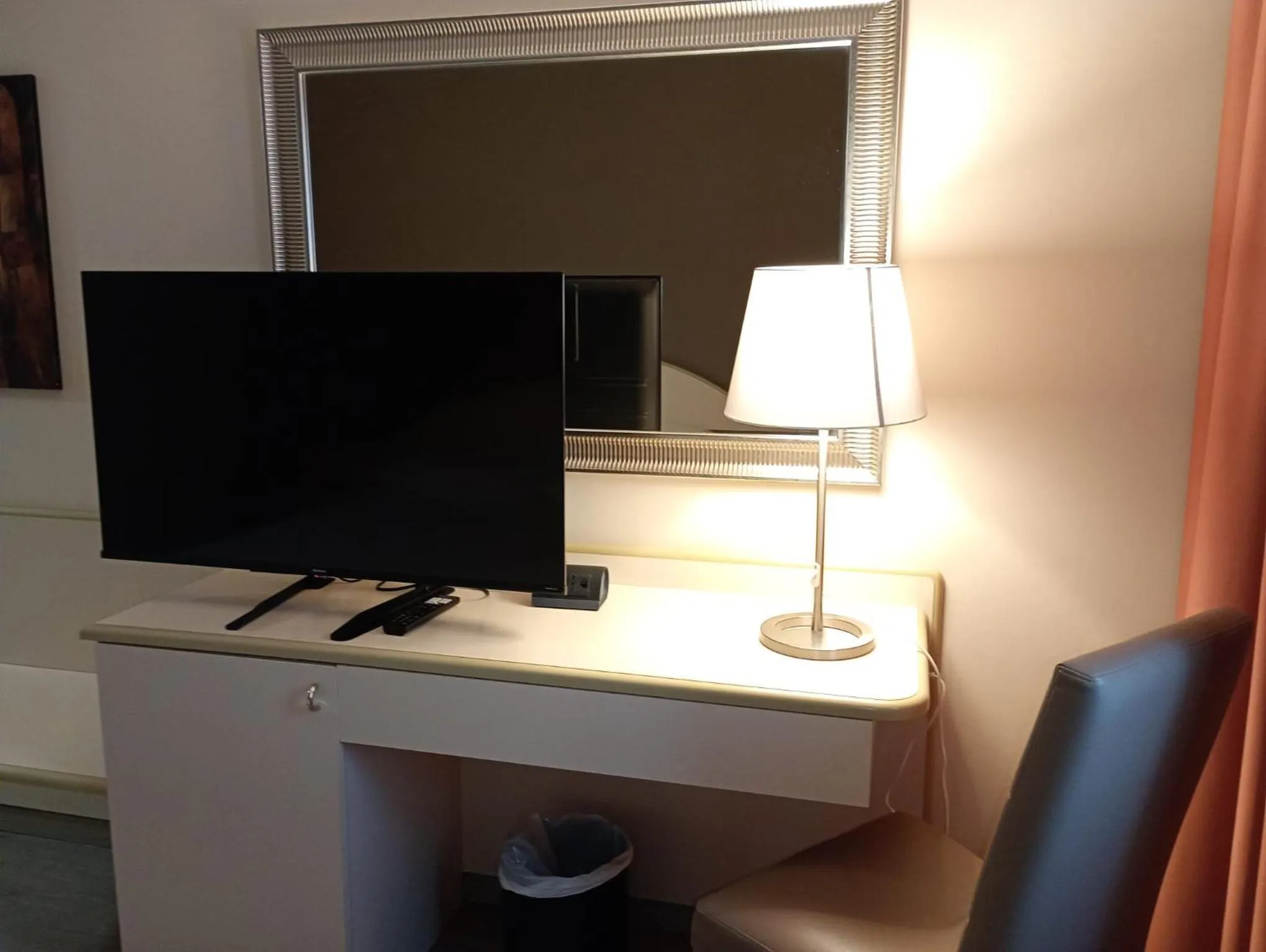 TV and multimedia in Hotel Des Alpes