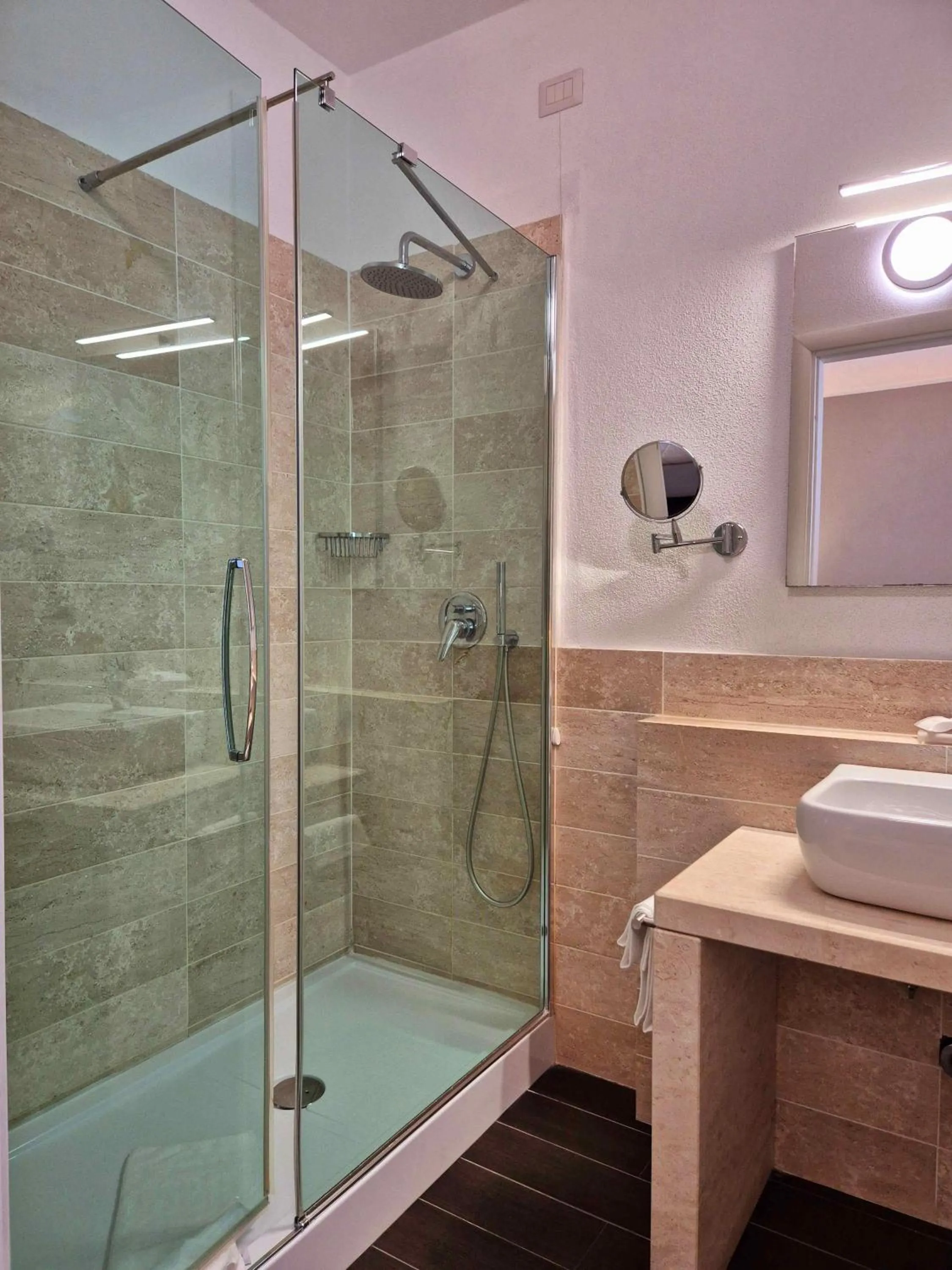 Bathroom in Hotel Sandalia