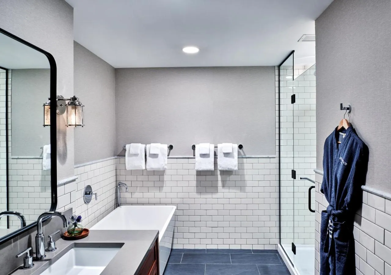 Bathroom in Lockwood Hotel