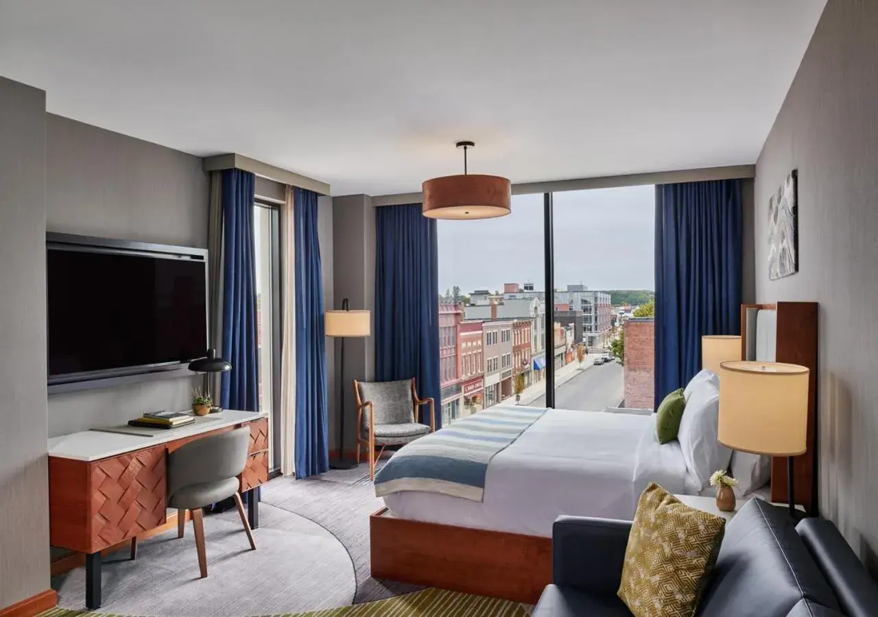 Deluxe King Room in Lockwood Hotel Deluxe King Room in Lockwood Hotel