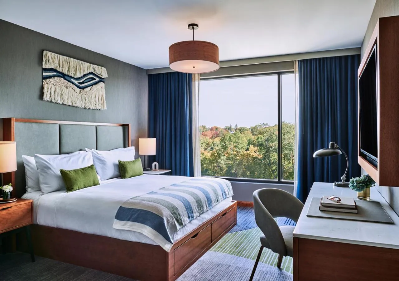 Bedroom, Bed in Lockwood Hotel