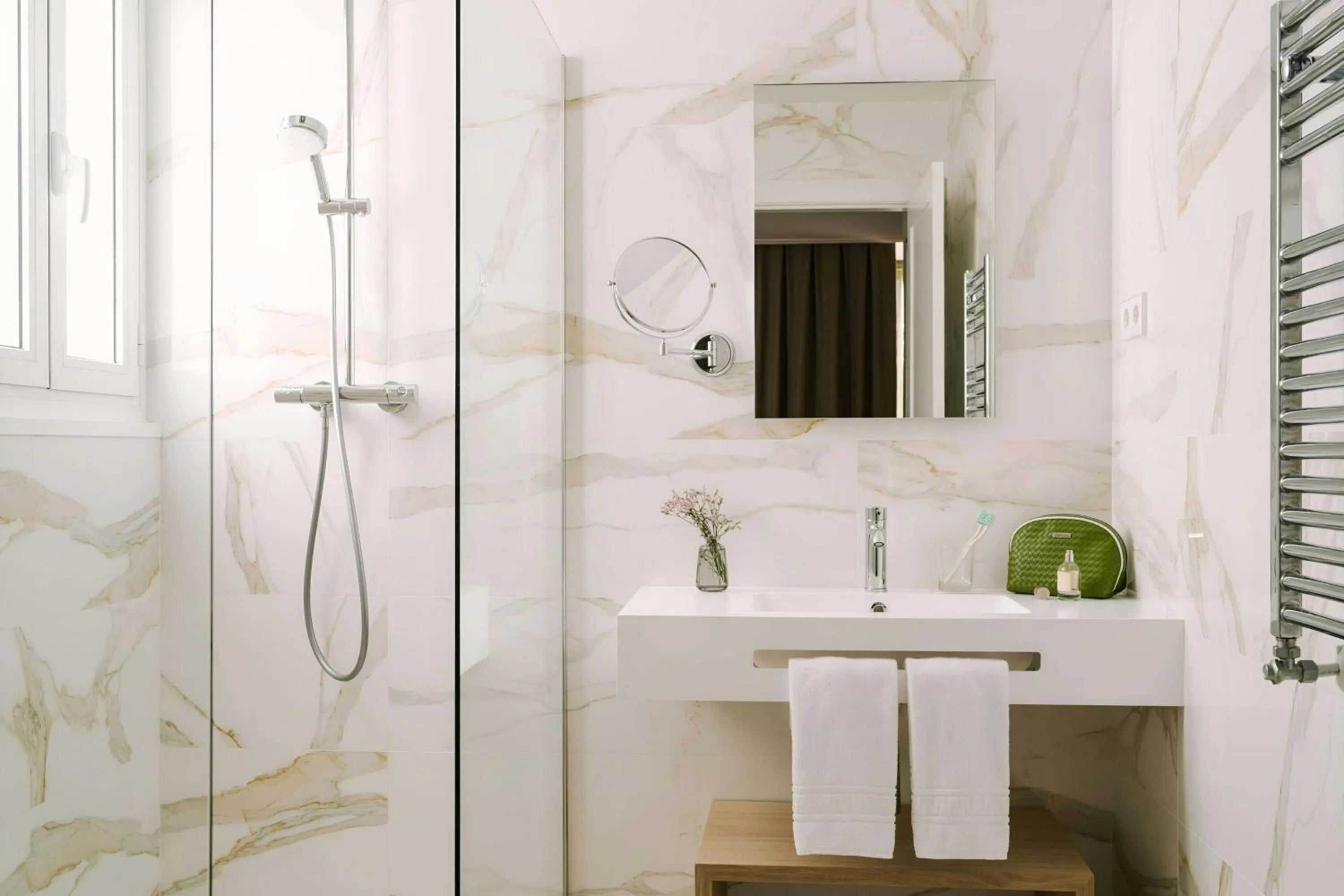 Bathroom in Paseo de Gracia Hotel, Sonder by Marriott Bonvoy