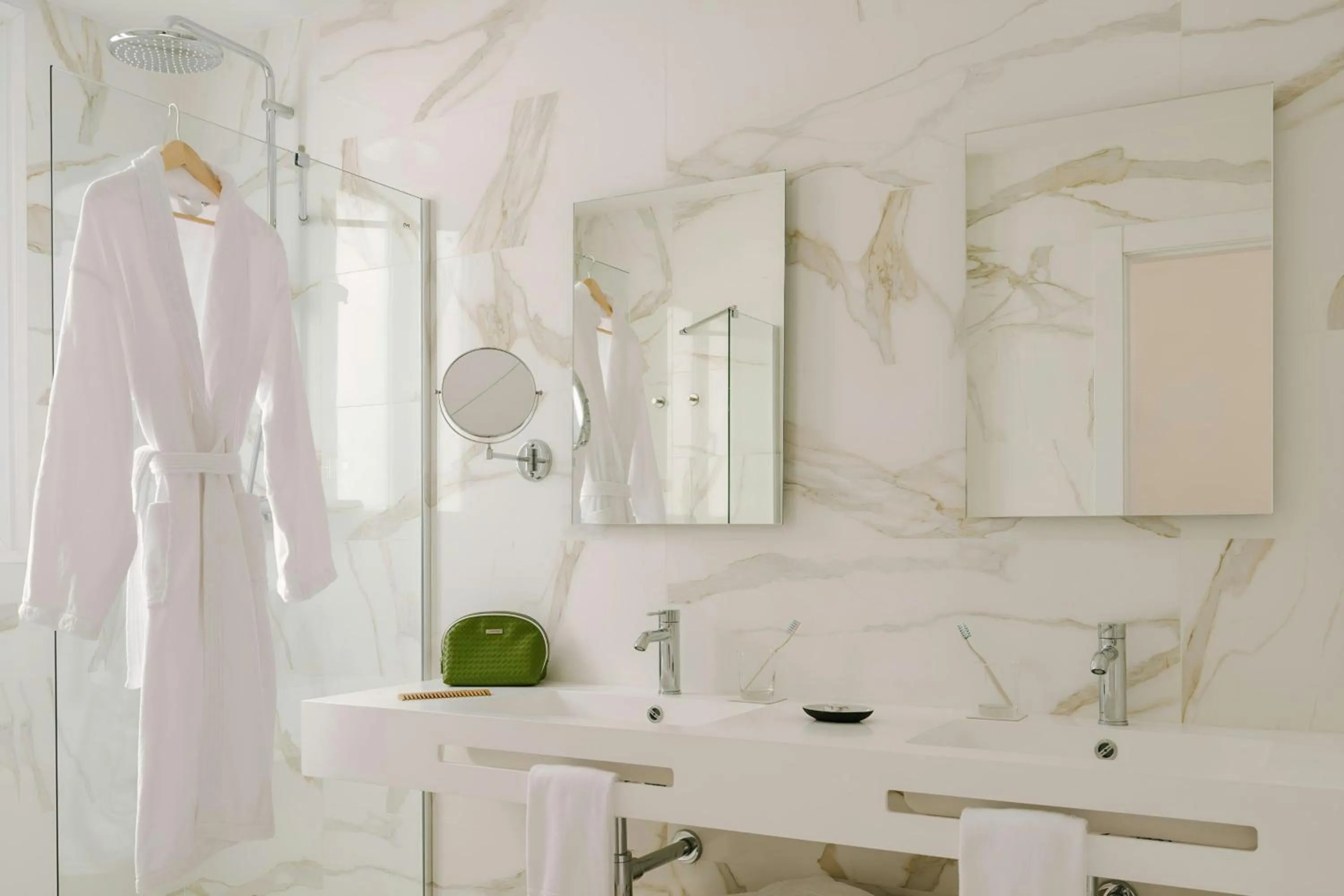 Bathroom in Paseo de Gracia Hotel, Sonder by Marriott Bonvoy