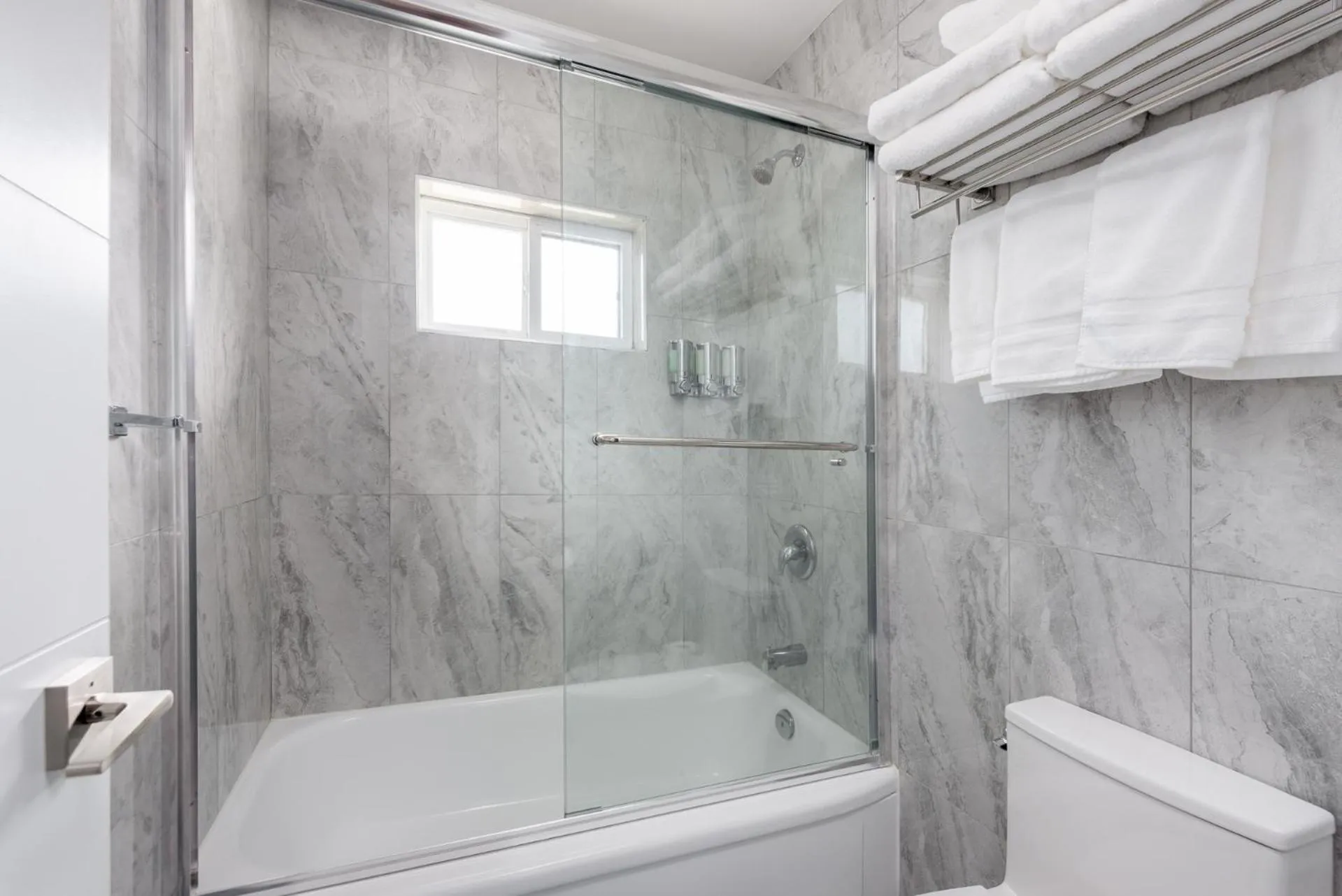 Bathroom in Harrison Grand Motel