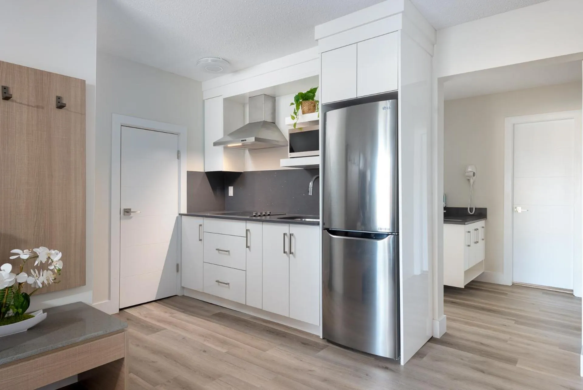 Kitchen or kitchenette in Harrison Grand Motel