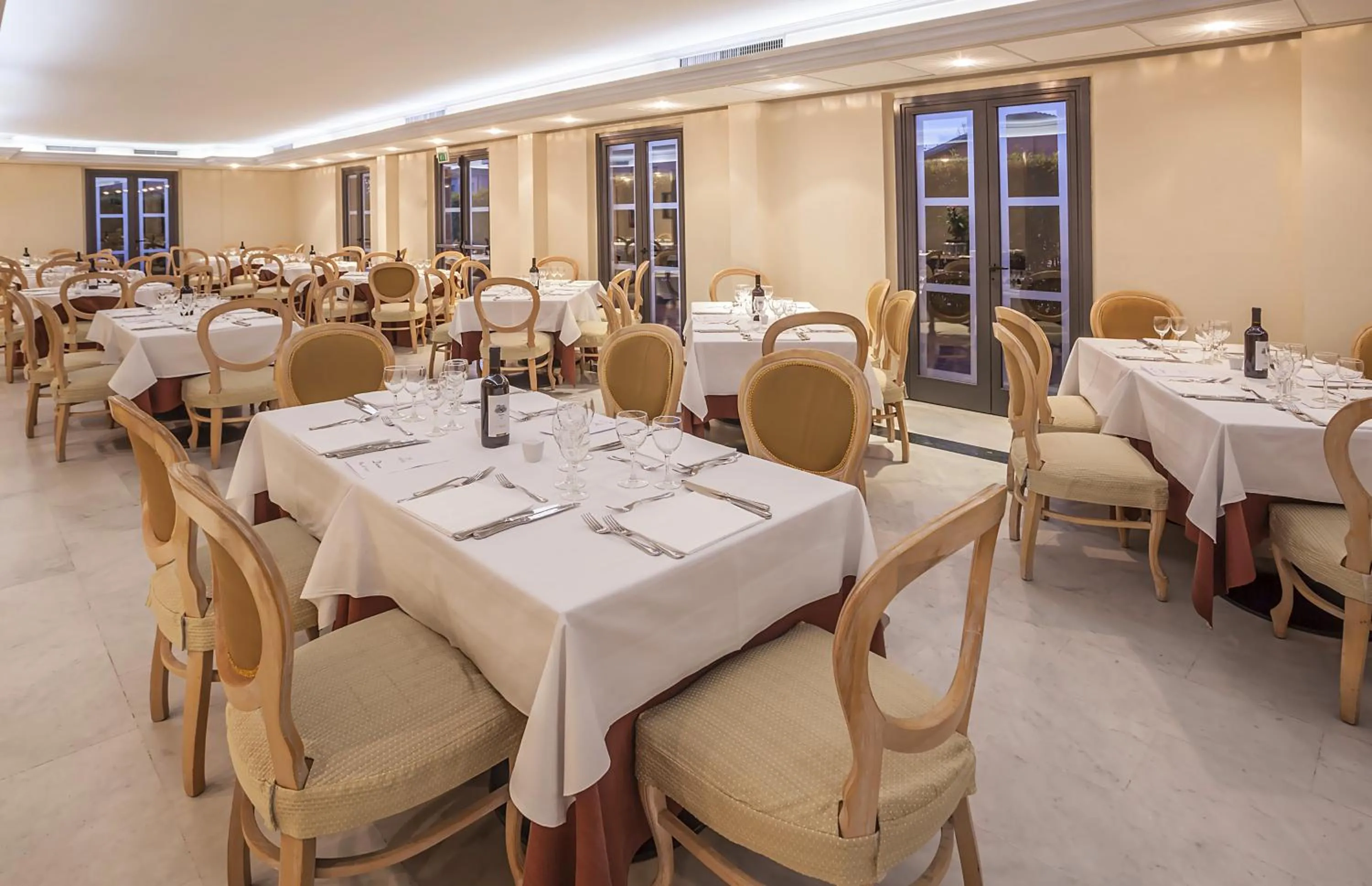 Restaurant/places to eat in Grand Hotel Bonanno