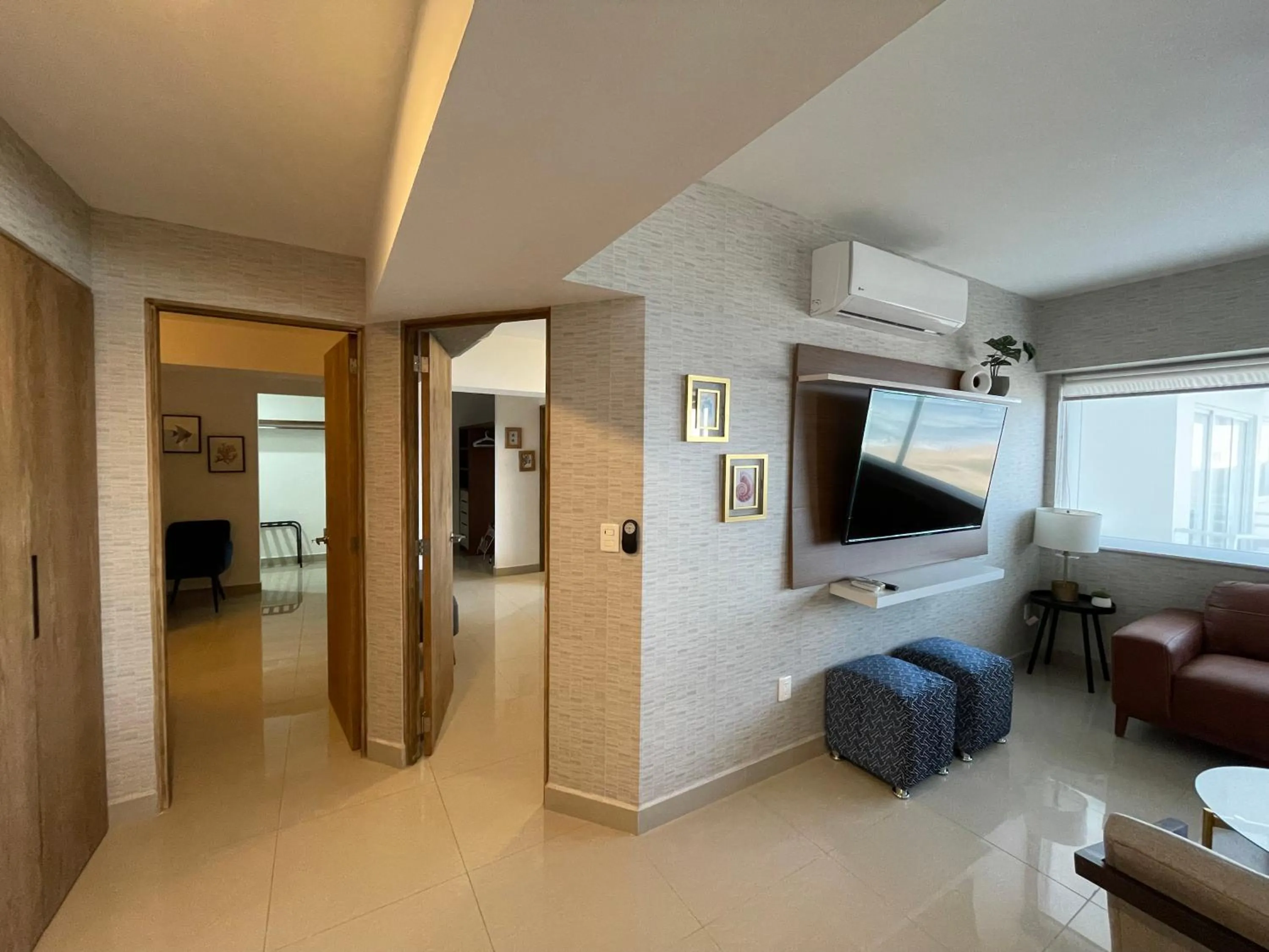 TV and multimedia in Quintas Del Mar II condominio con vista al mar