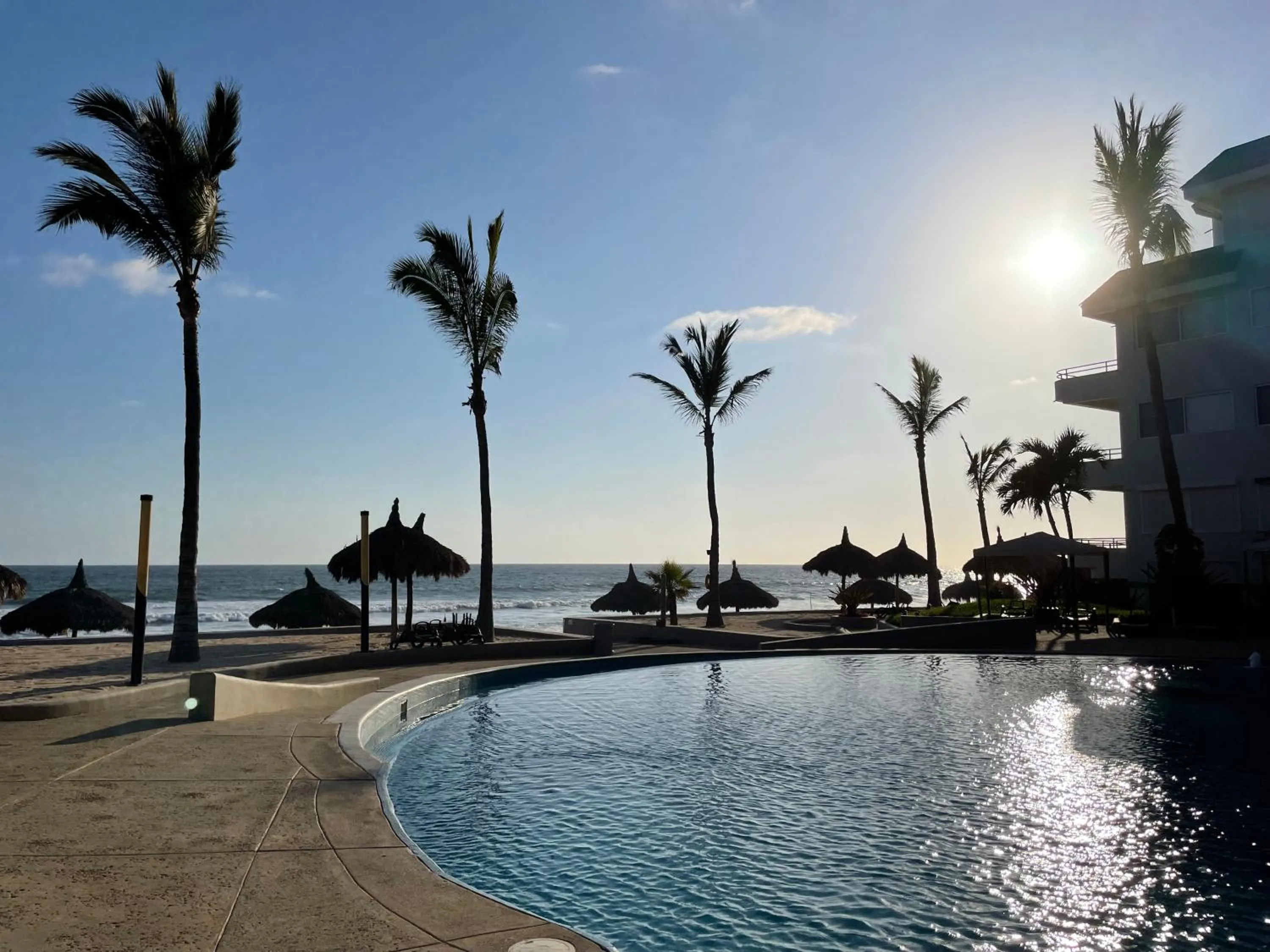 Pool view in Quintas Del Mar II condominio con vista al mar