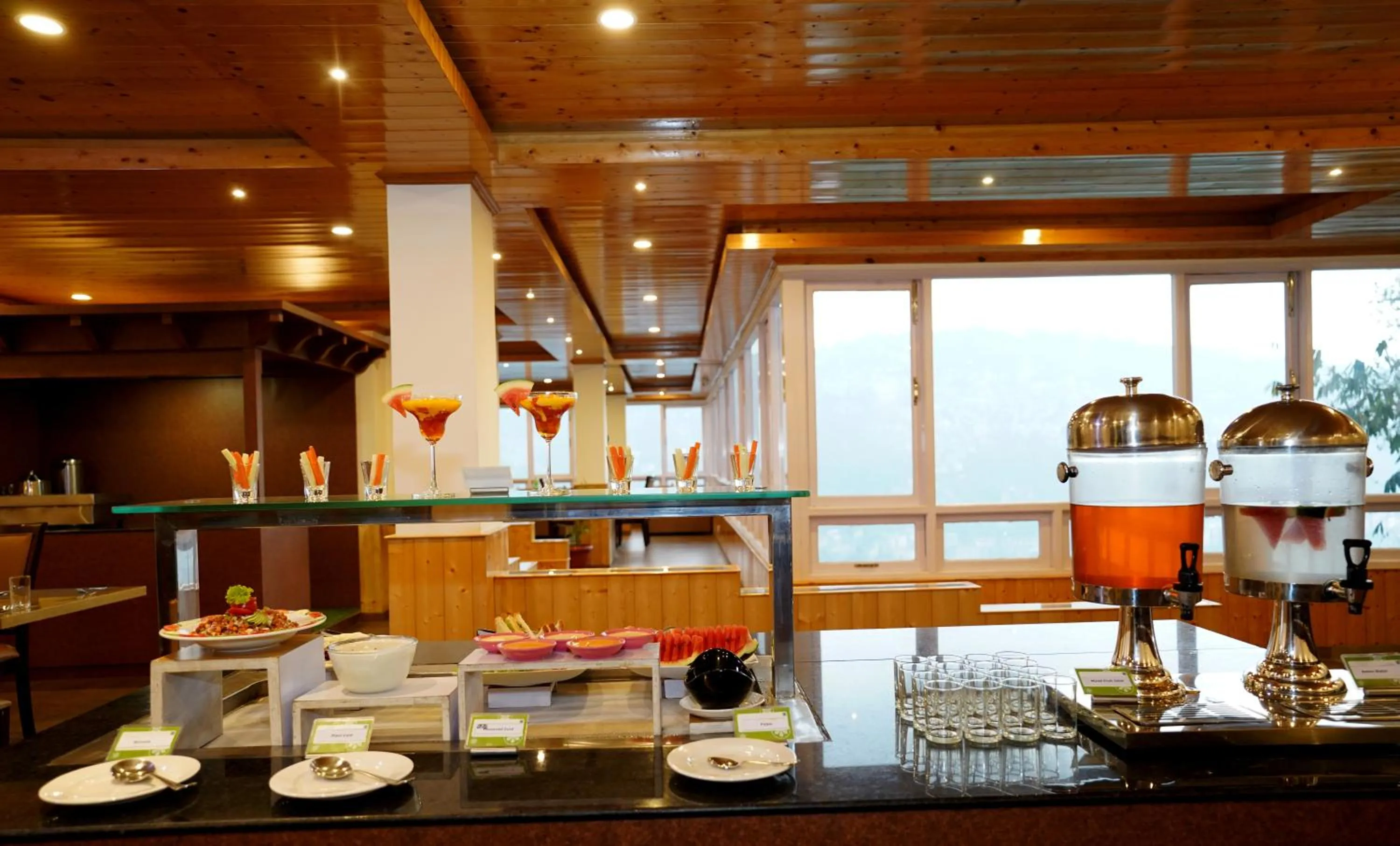 Restaurant/places to eat in Treenz Hotel