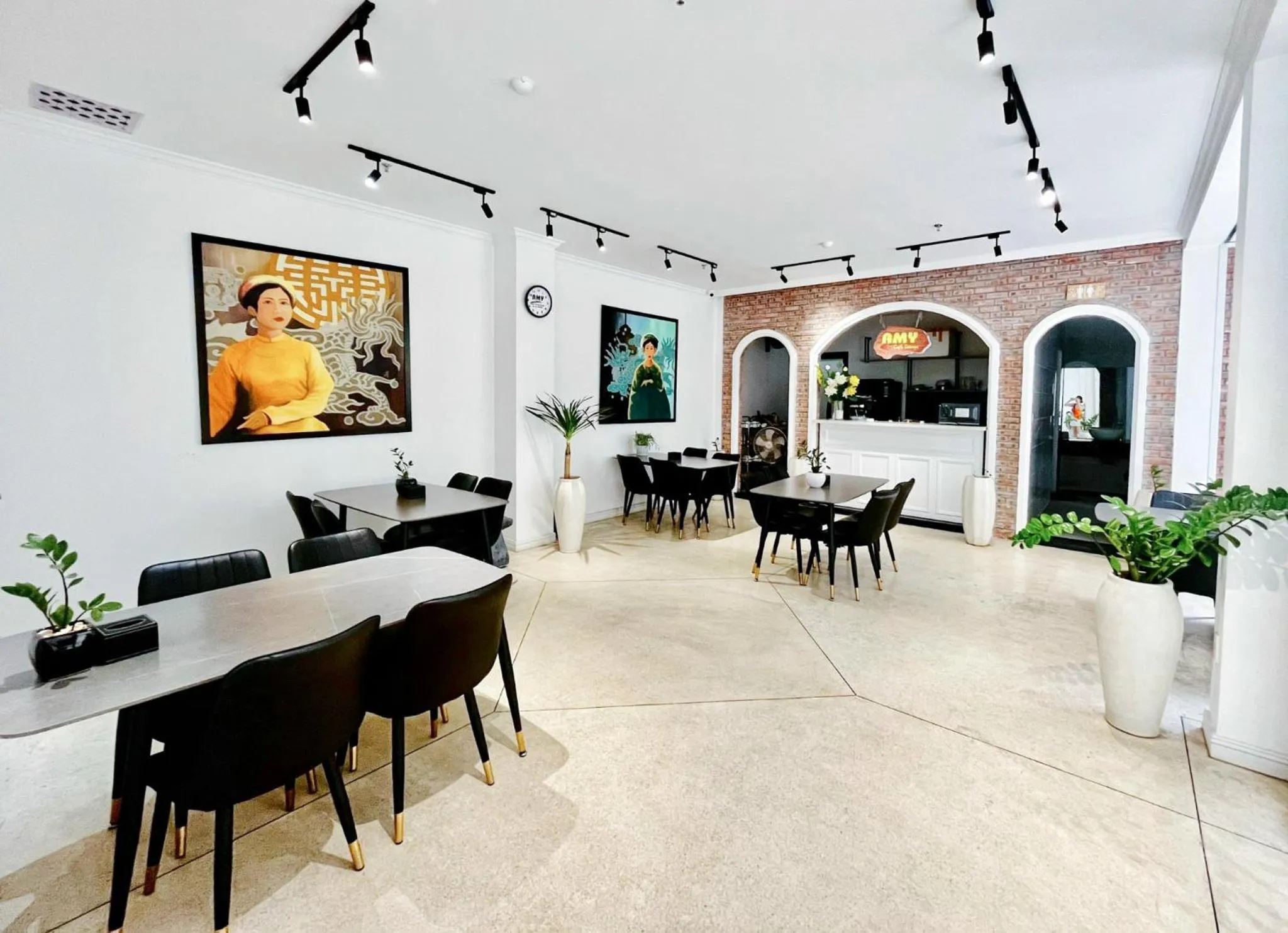 Restaurant/places to eat in Amy Hotel And Apartment Hue