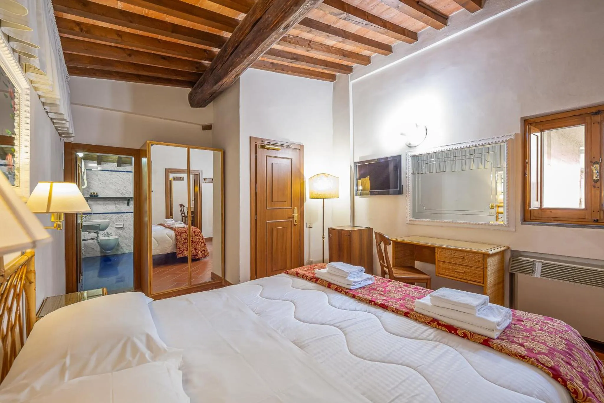 TV and multimedia, Bed in Hotel City