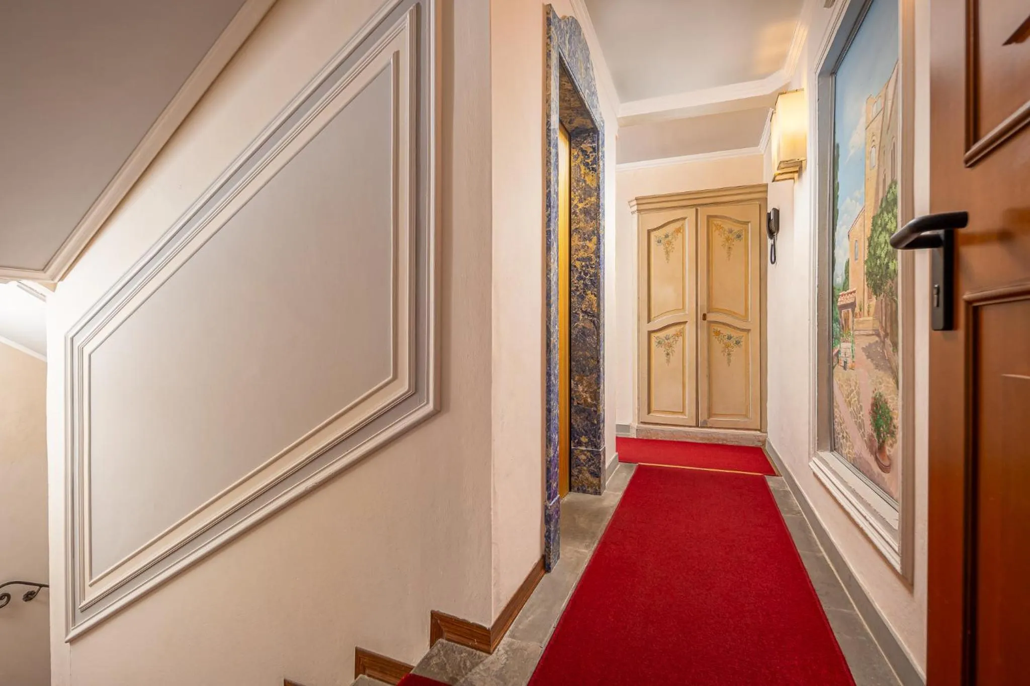 elevator in Hotel City