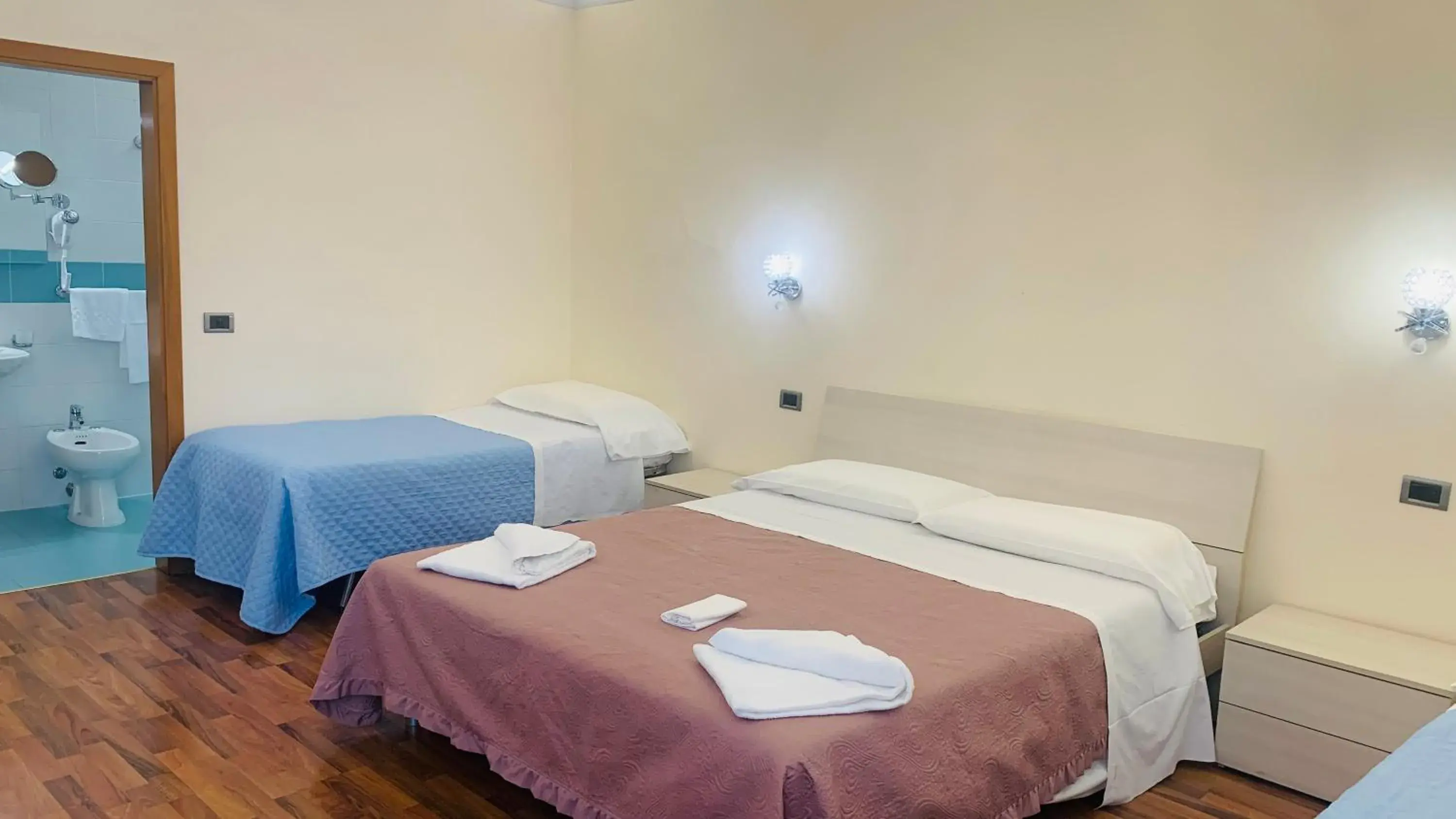 Standard Family Room in PICCOLO HOTEL Nel Centro Storico di Firenze Standard Family Room in PICCOLO HOTEL Nel Centro Storico di Firenze