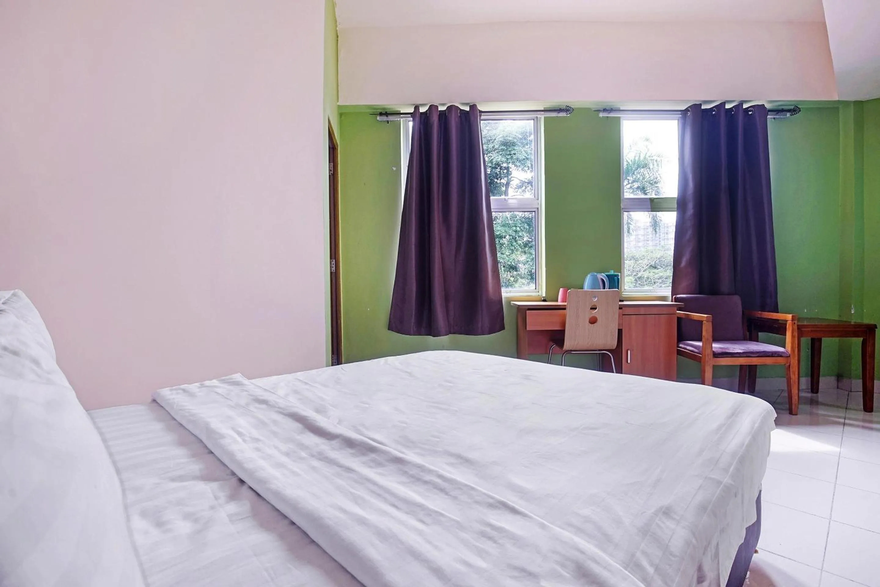 Bedroom, Bed in Hotel O Night Queen salak Tinggi