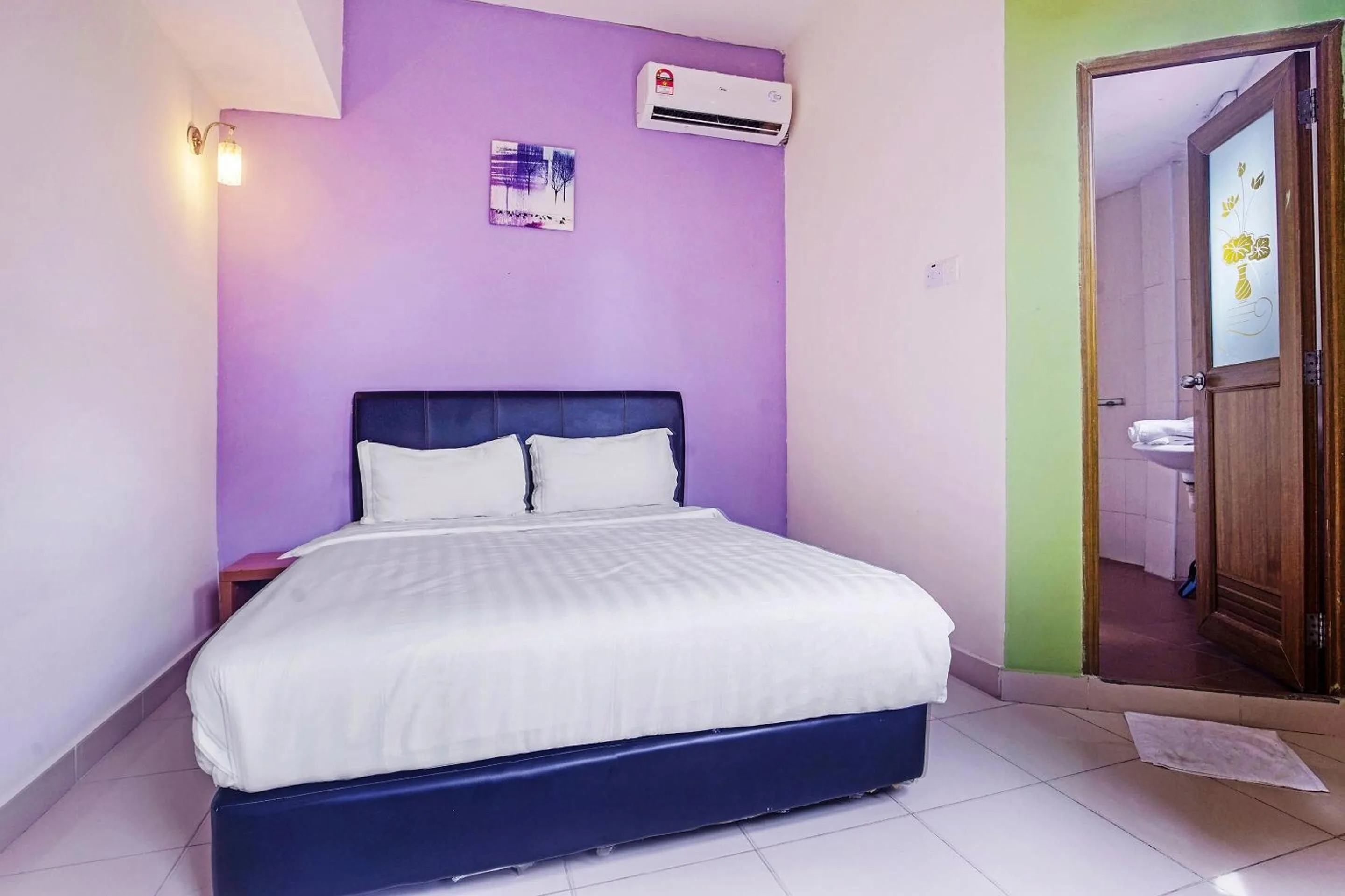 Bedroom, Bed in Hotel O Night Queen salak Tinggi