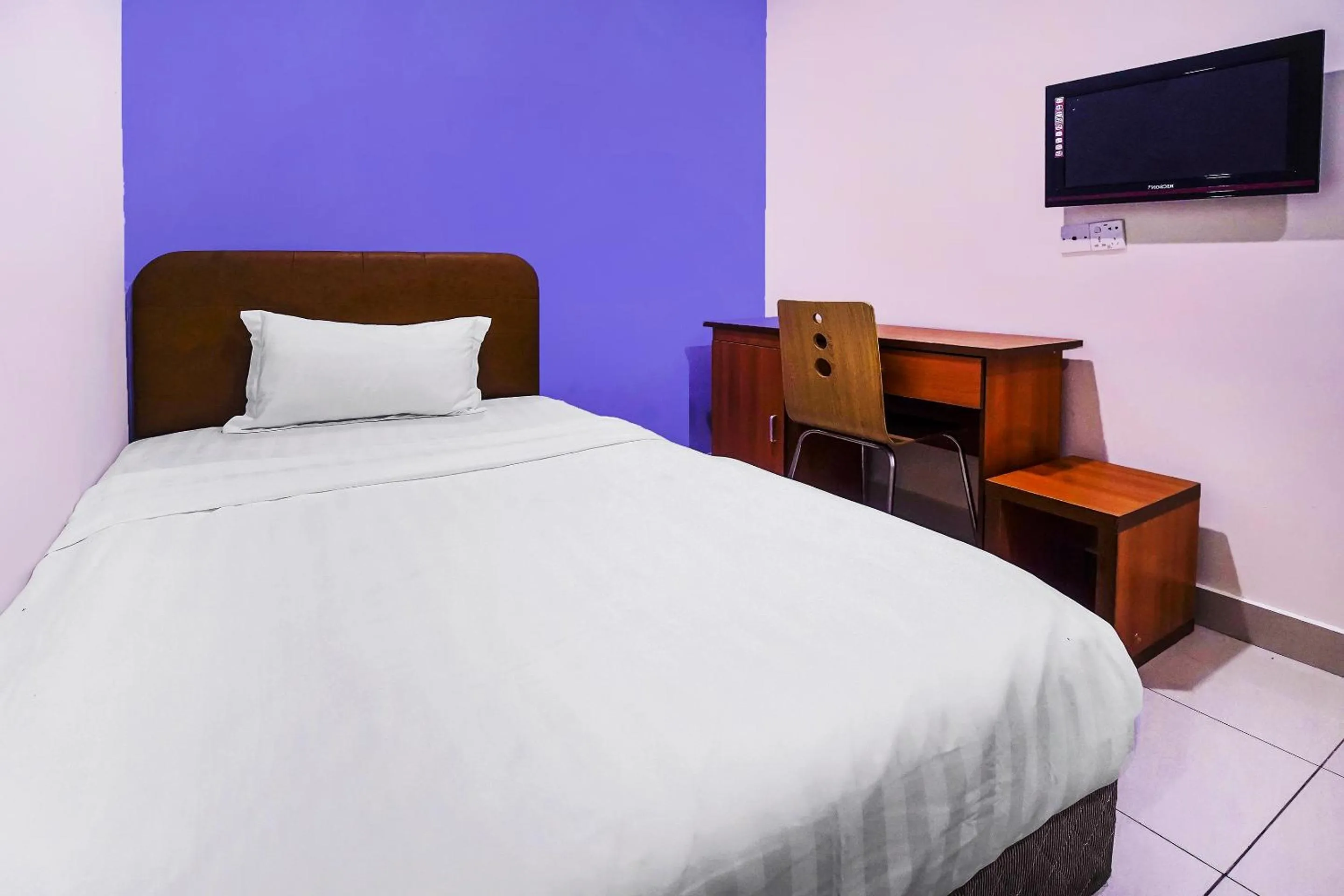 Bedroom, Bed in Hotel O Night Queen salak Tinggi