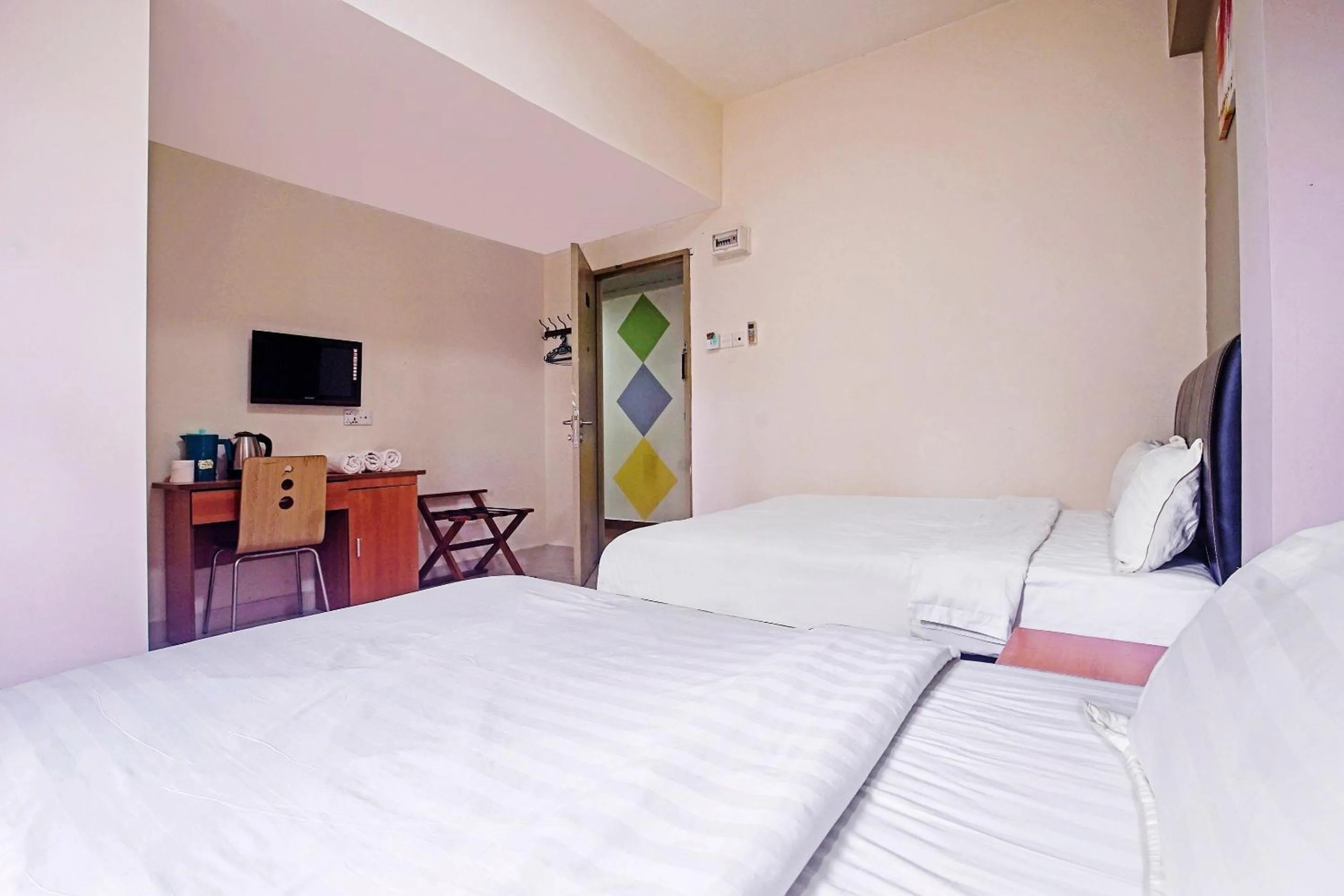 Bedroom, Bed in Hotel O Night Queen salak Tinggi
