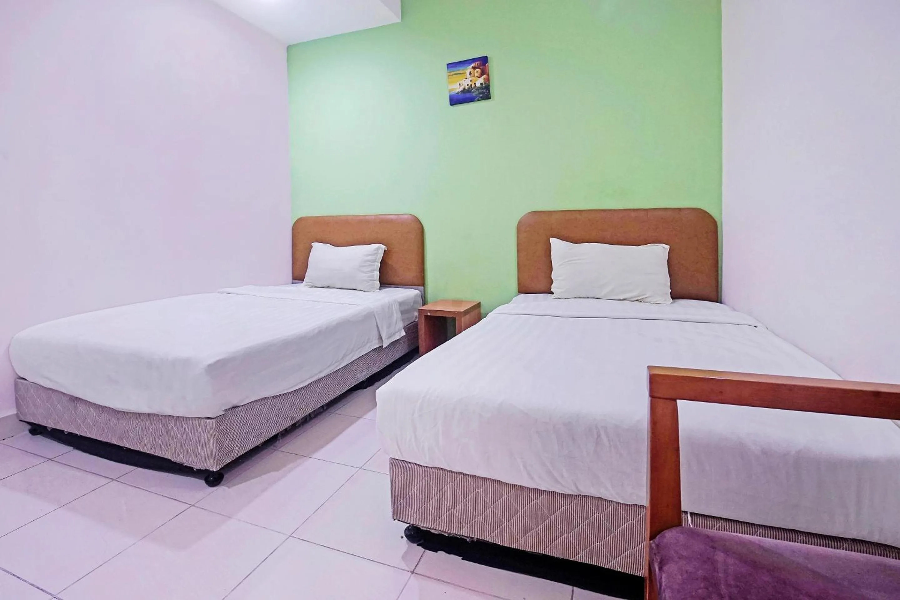 Bedroom, Bed in Hotel O Night Queen salak Tinggi